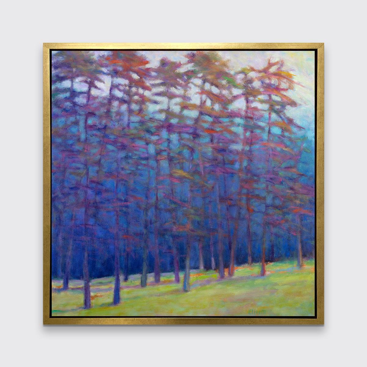 Ce paysage abstrait en édition limitée de Ken Elliot représente un paysage forestier abstrait, avec des arbres bleus et violets et un sol forestier jaune-vert. Les bleus froids sont contrastés par des touches légères et saturées de tons plus chauds,