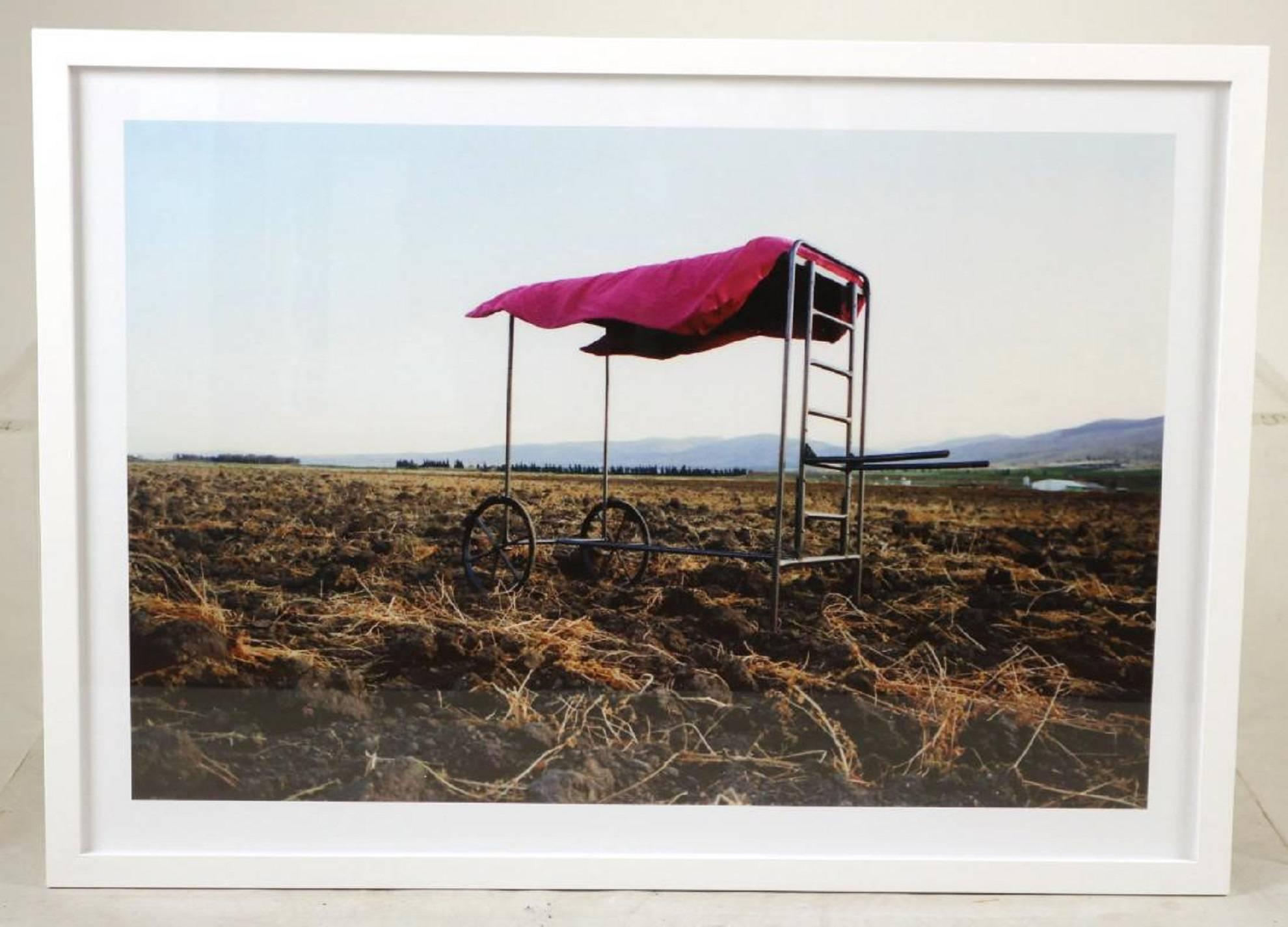 Shmita Mitah, photo moderne israélienne contemporaine à grande échelle de la photographie judaïque - Photograph de Ken Goldman