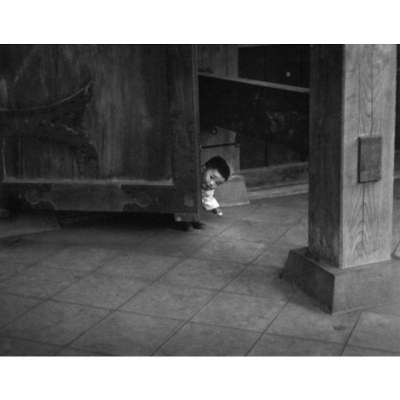 Ken Heyman Portrait Photograph - Child Playing Peekaboo, Kyoto, Japan