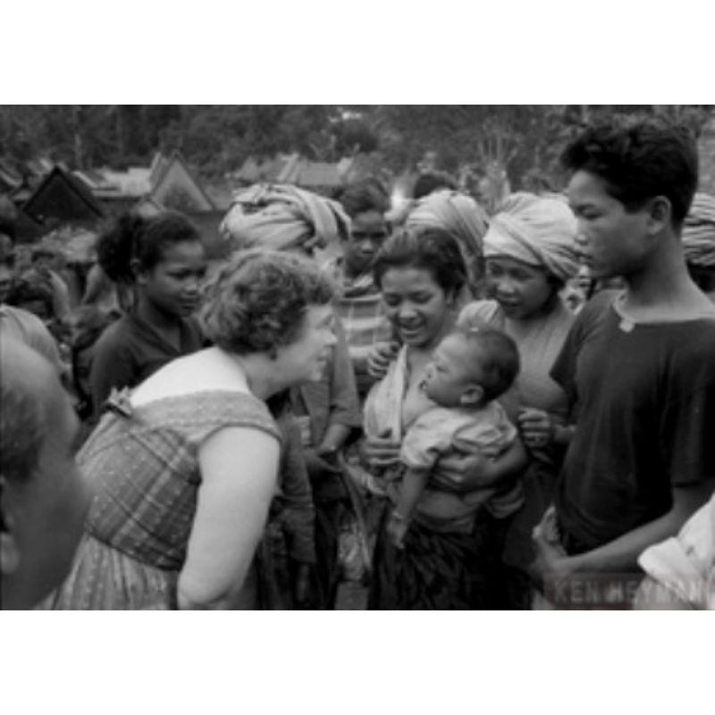 Ken Heyman Black and White Photograph - Margaret Mead, Byun Geade, Bali