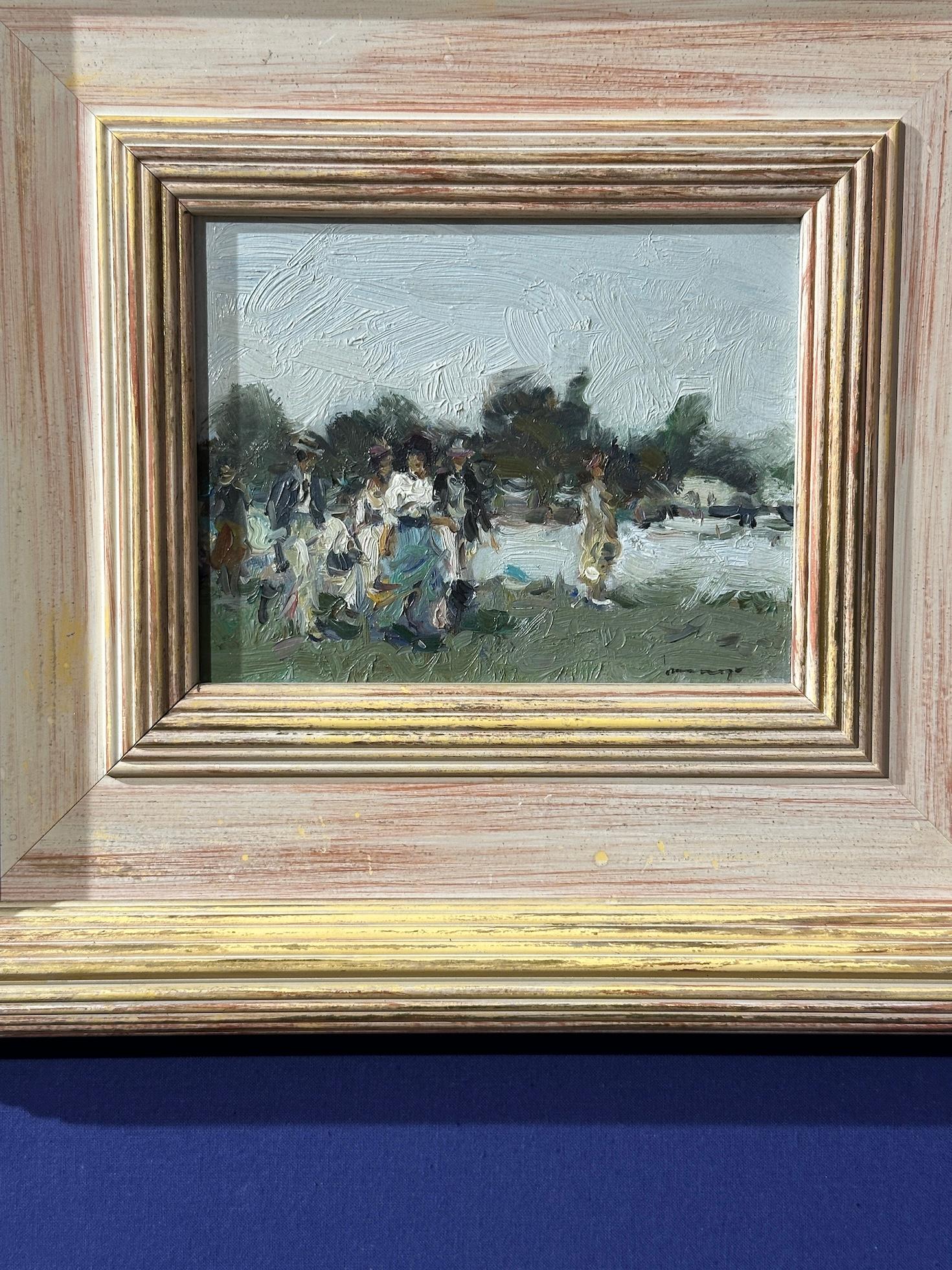 Siglo XX , Paisaje impresionista con figuras en la regata de remo de Henley - Figurative Painting Beige de Ken Moroney