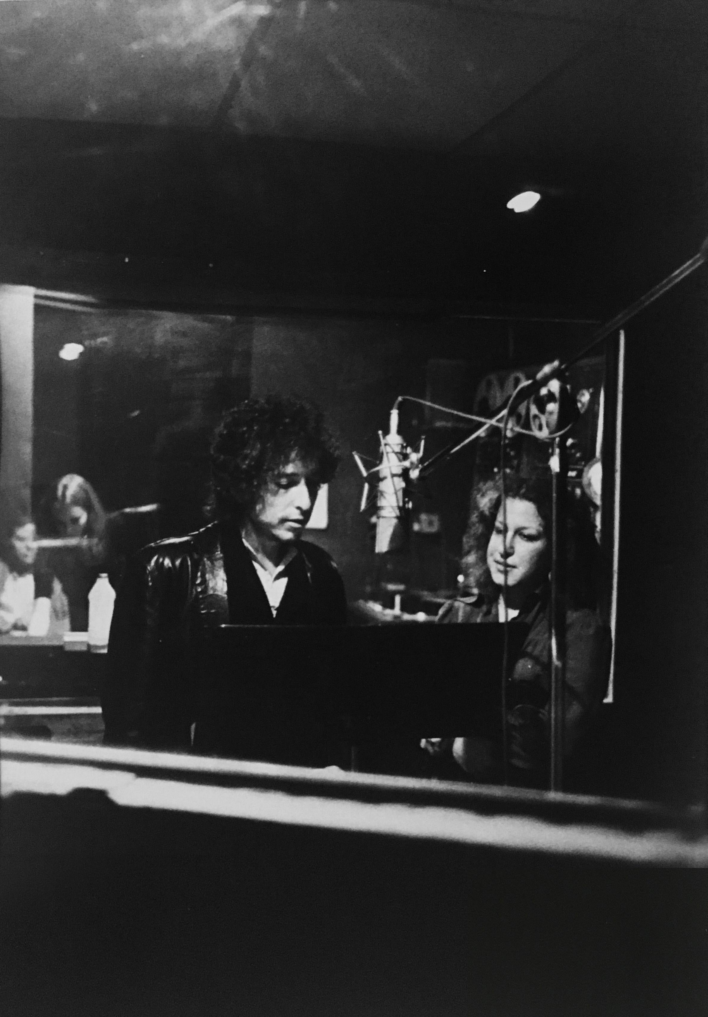 Ken Regan Portrait Photograph - Bob Dylan and Bette Midler in Studio - Rolling Thunder Tour