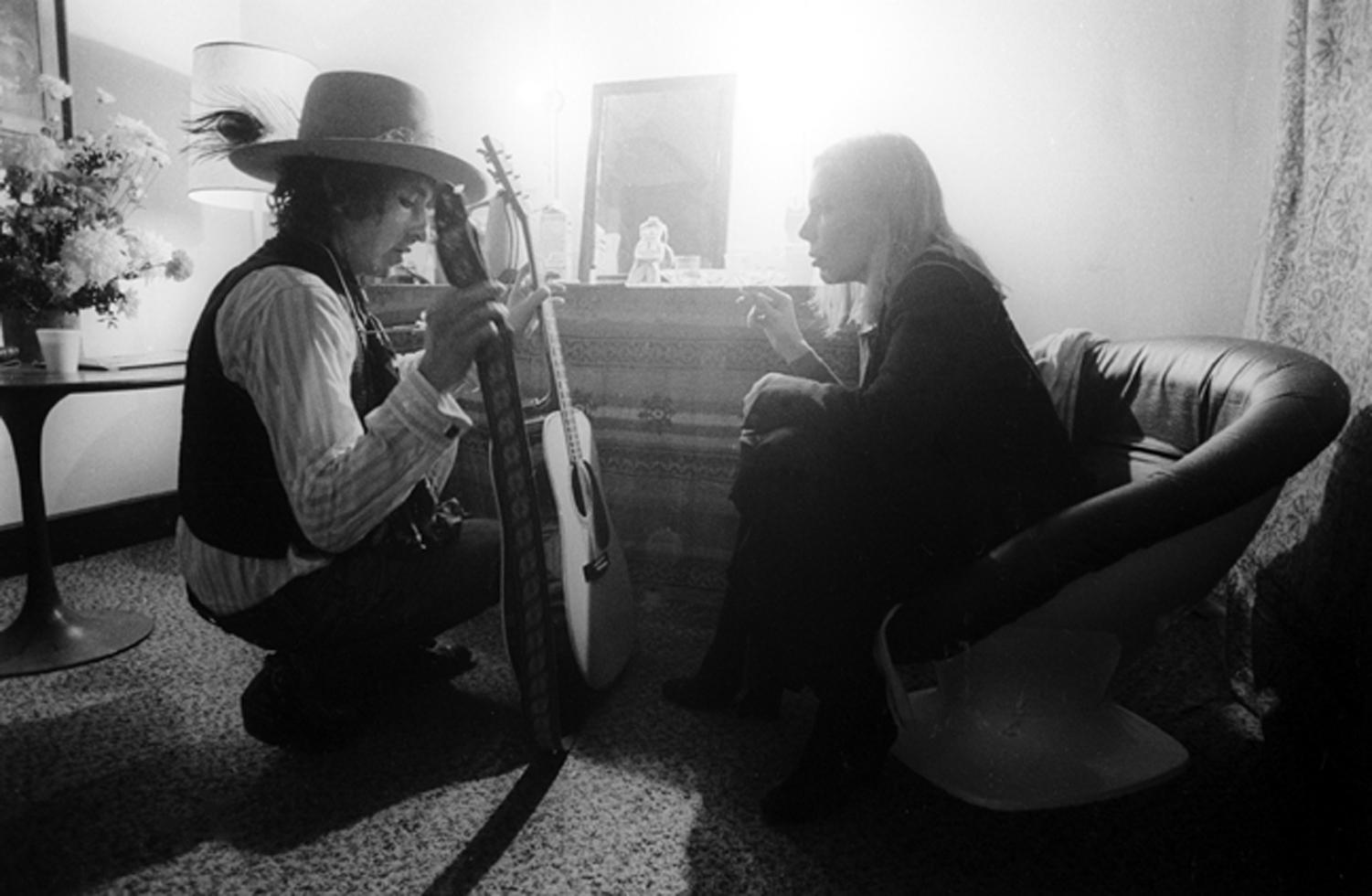 Ken Regan Portrait Photograph - Bob Dylan and Joni Mitchell, 1975