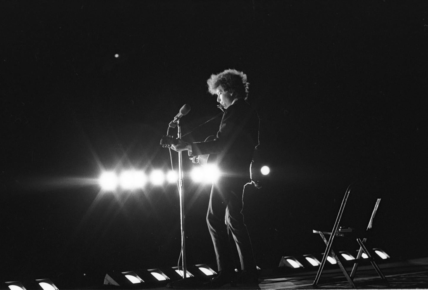 Ken Regan Black and White Photograph - Bob Dylan, Forest Hills, Queens, NY, 1965