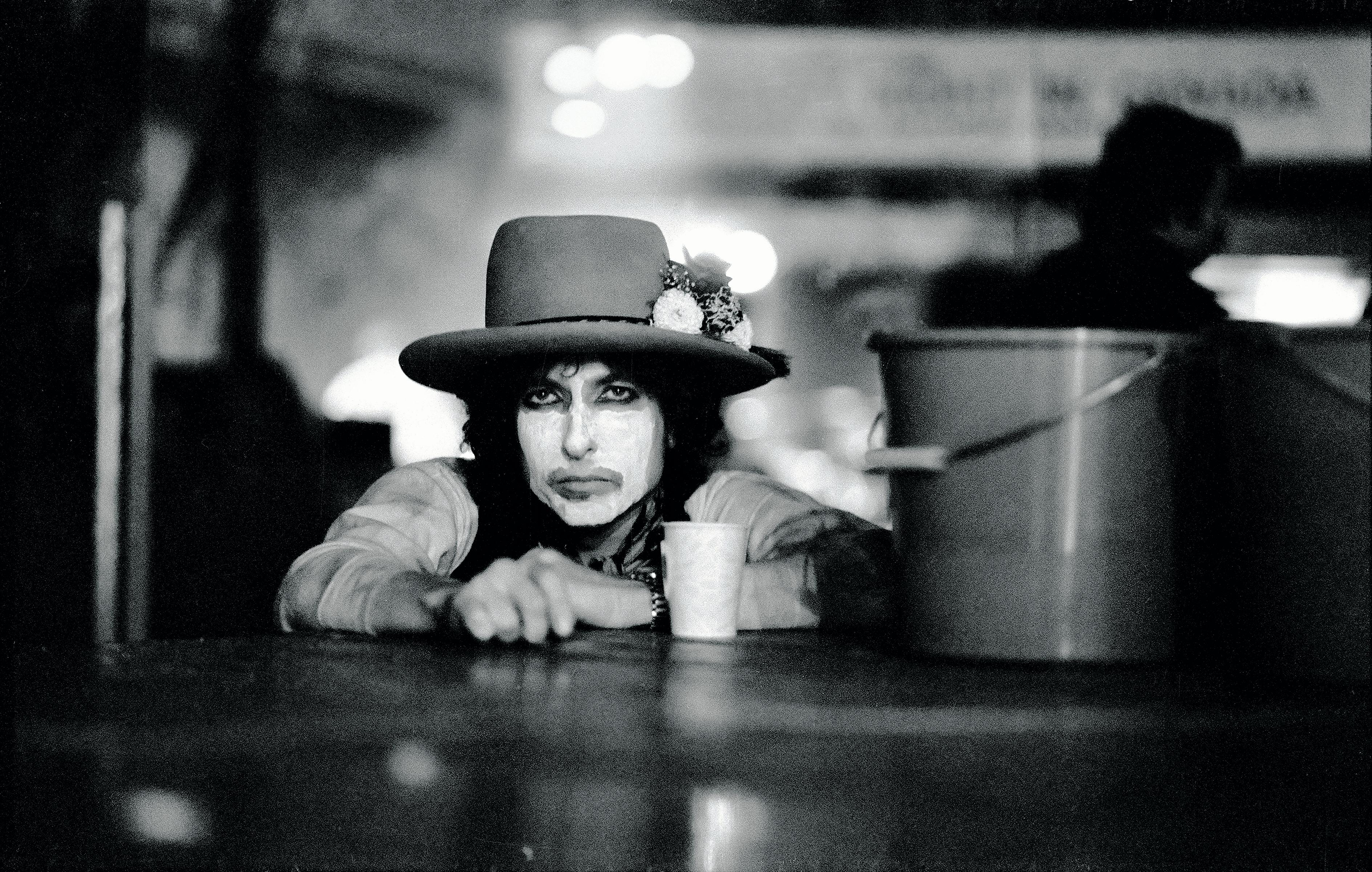 Ken Regan Black and White Photograph – Bob Dylan Rolling Thunder Revue Tournee, Montreal 1975