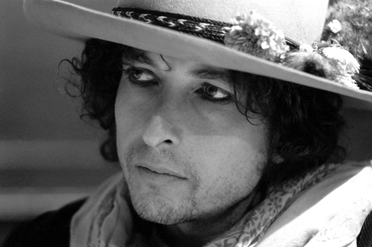 Ken Regan Black and White Photograph - Bob Dylan, Rolling Thunder Revue Tour, New Hampshire, 1975