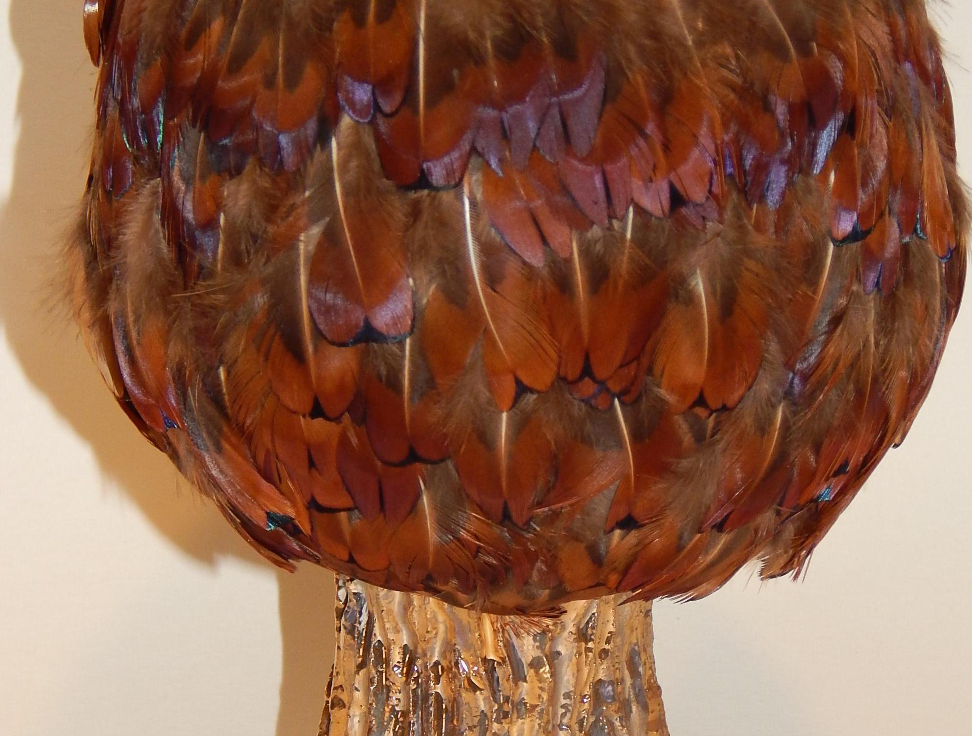 20ième siècle Pot fétiche Ken Shores en forme de calice, poterie d’art avec plumes appliquées en vente