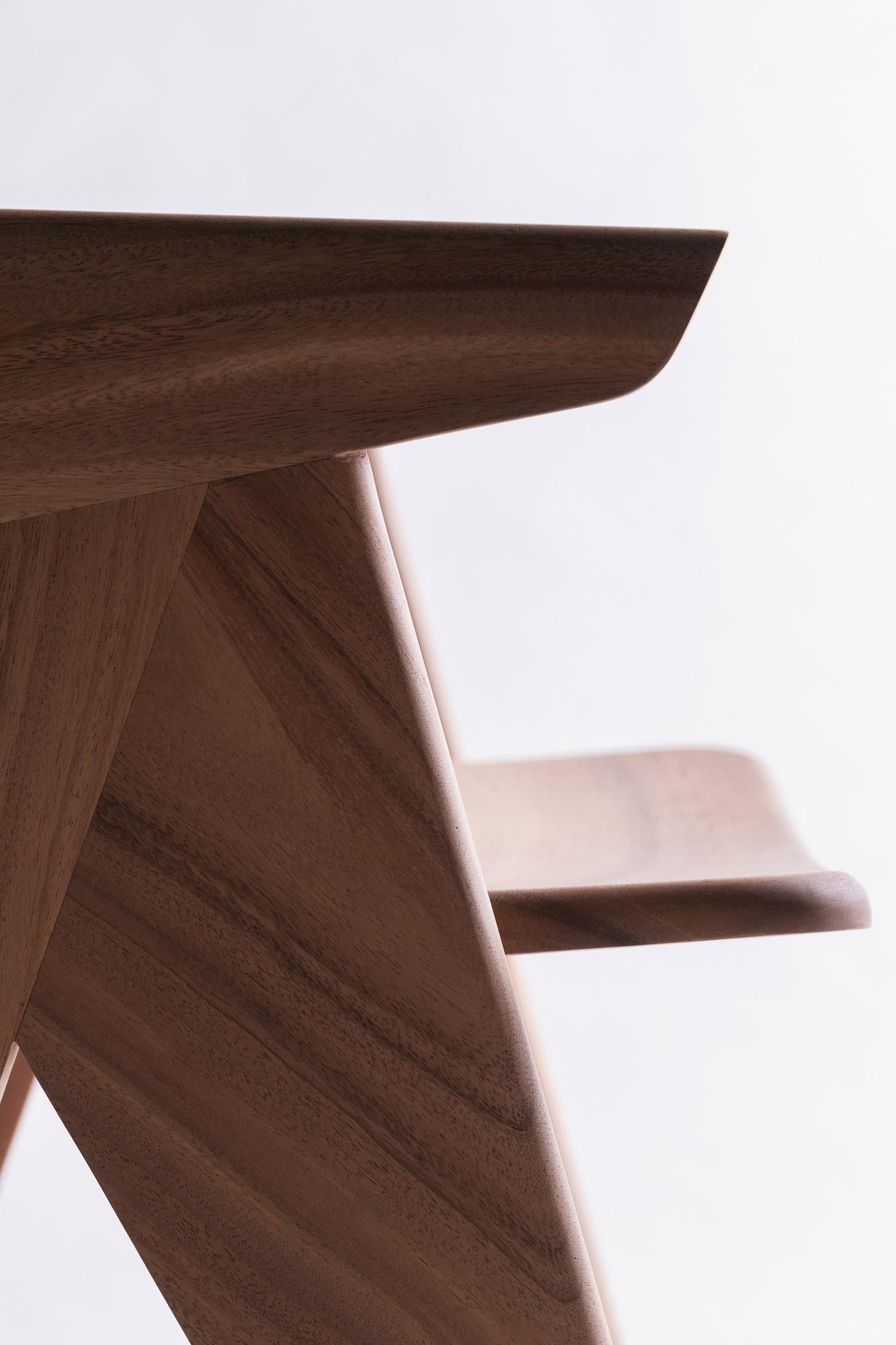 Chaise KENA, Bois Natural Monkey Pod en vente 1