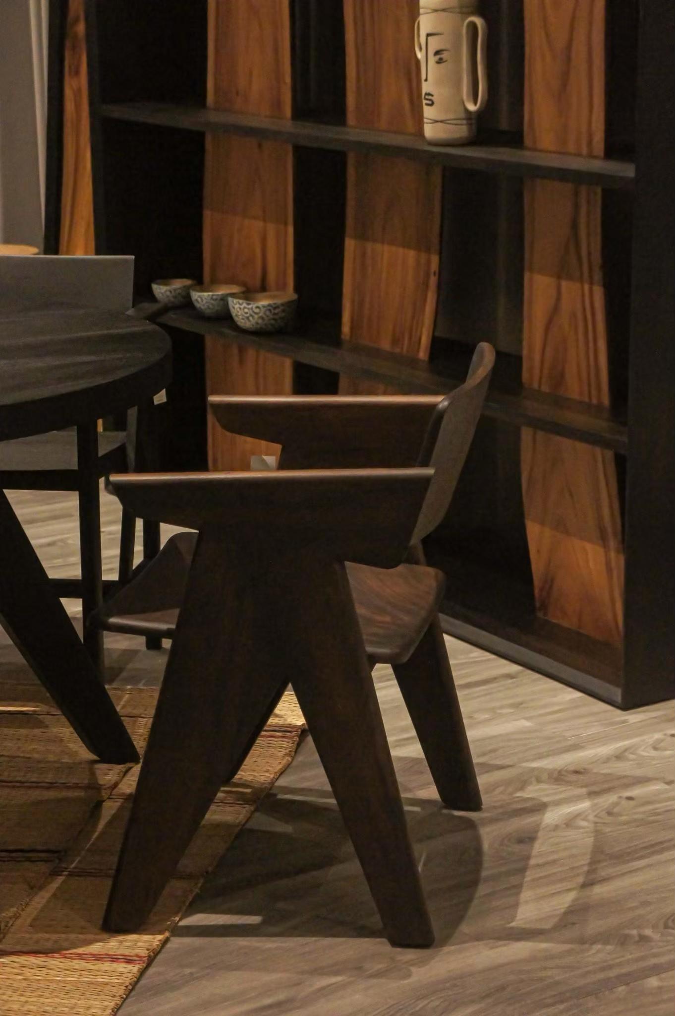 Sedia KENA, legno scuro naturale di scimmia Wood in vendita 2