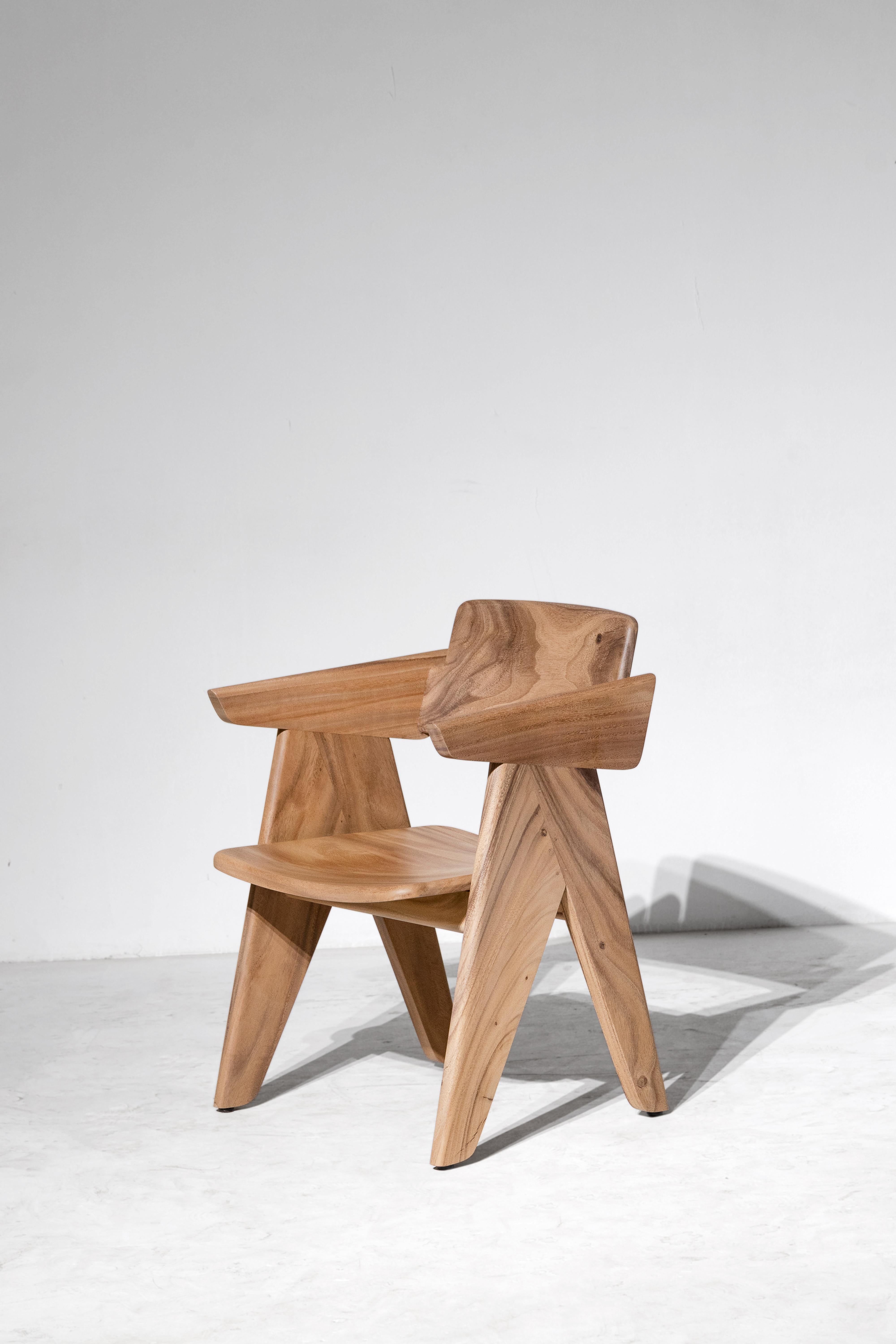 Chaise Kena, bois naturel moulé Monkey Pod en vente 2