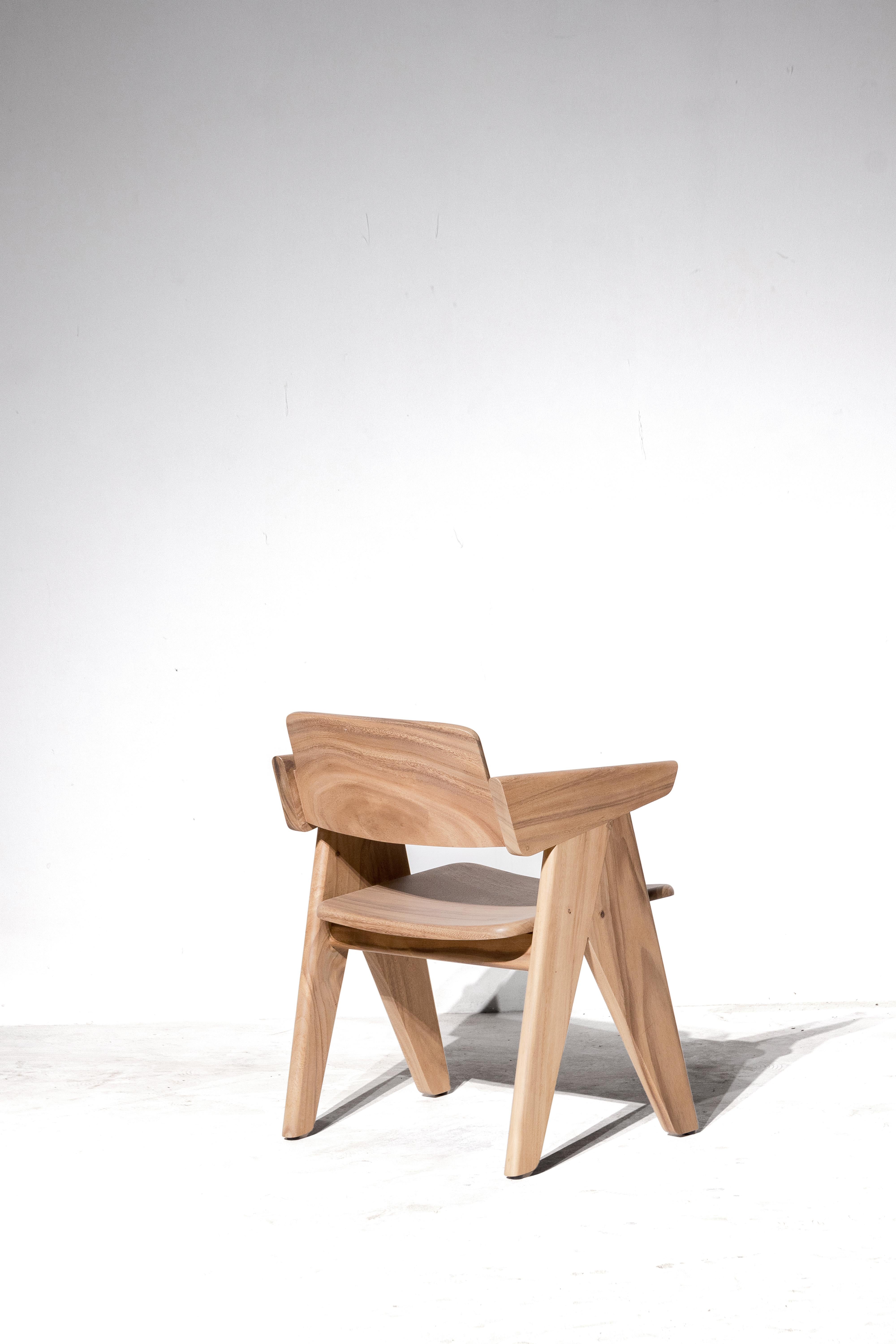 XXIe siècle et contemporain Chaise Kena, bois naturel moulé Monkey Pod en vente
