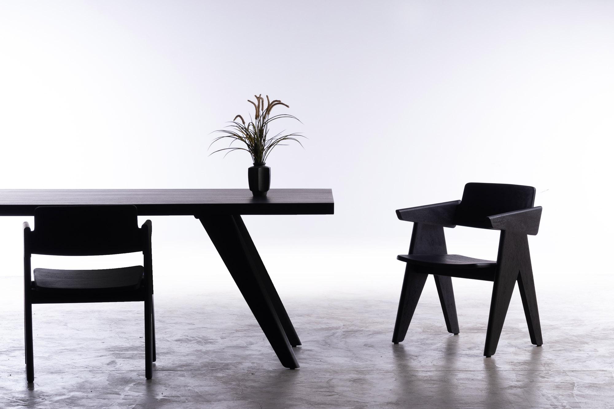 XXIe siècle et contemporain Table Kena 200cm, noir anthracite Monkey Pod Wood en vente