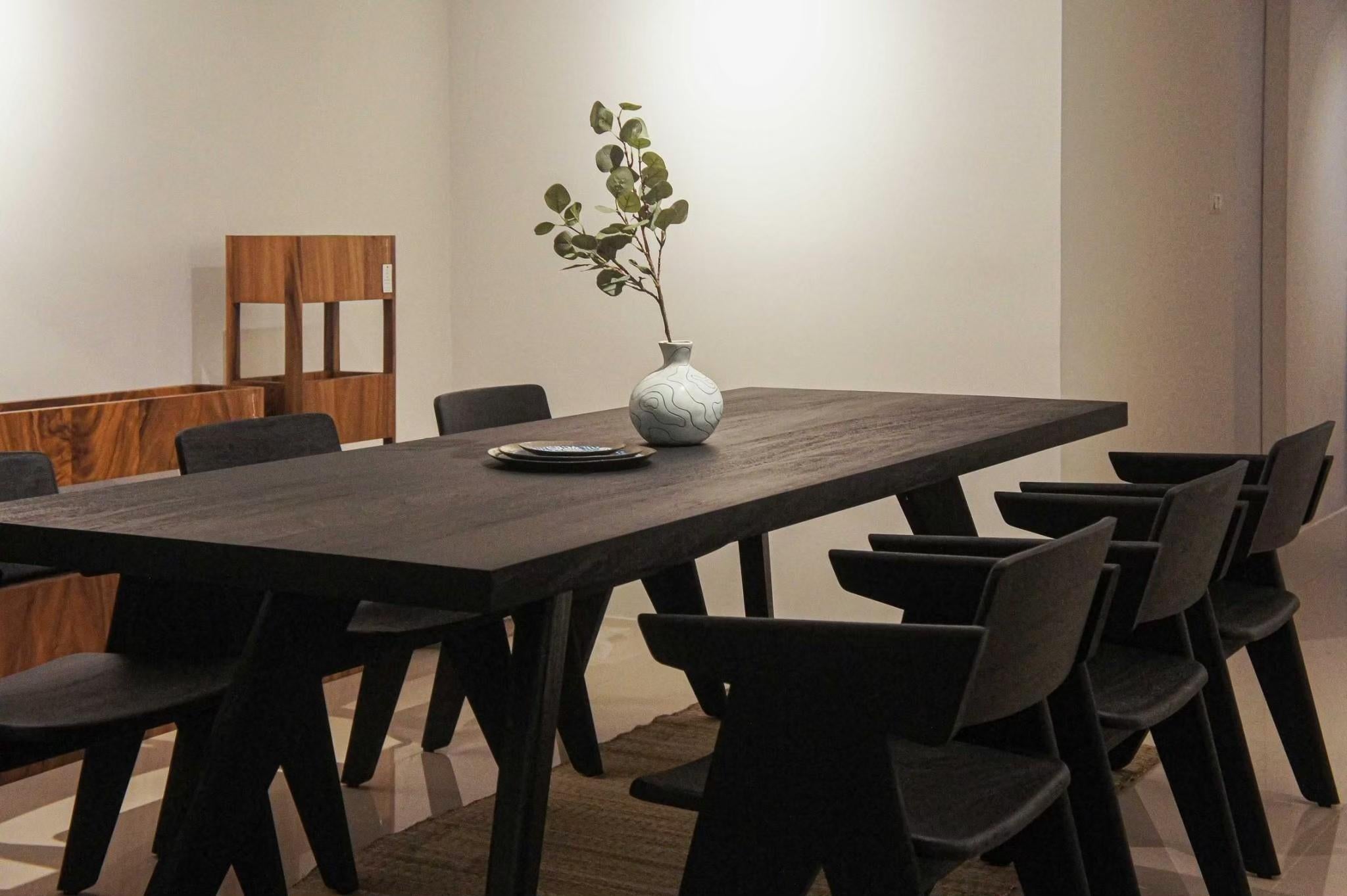 Bois Table Kena 200cm, noir anthracite Monkey Pod Wood en vente