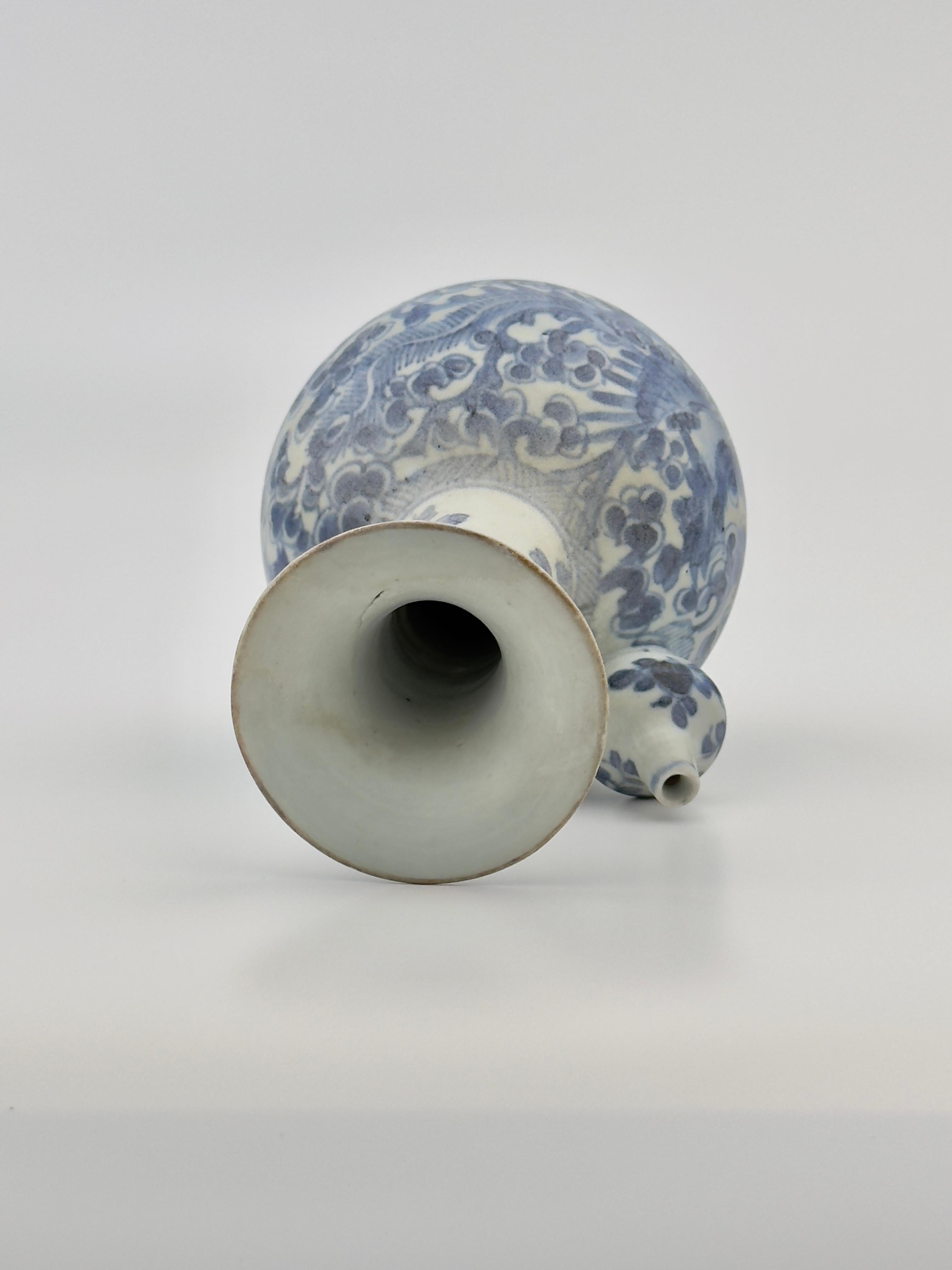 Ceramic Kendi Blue And White, Qing Dynasty, Kangxi Period, C 1690 For Sale