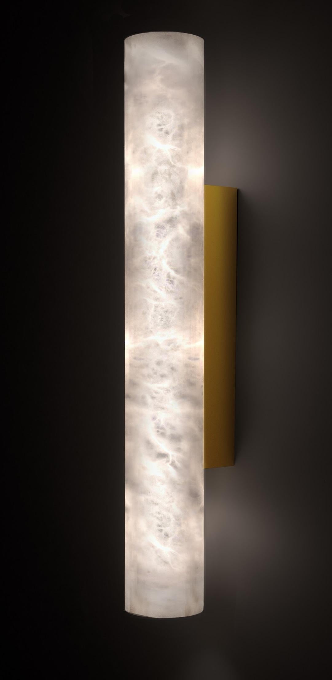 Kendō 1 Medium Brushed Brass Applique by Alabastro Italiano
Dimensions: Ø 8 x H 50 cm.
Materials: White alabaster and brushed brass.

Available in different finishes: Shiny Silver, Bronze, Brushed Brass, Ruggine of Florence, Brushed Burnished, Shiny