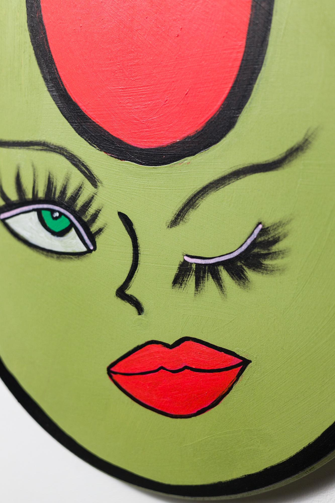 „Winking Olive“, Lebensmittelillustration, Personificaiton, Make-up, Lippenstift Acryl auf Holz (Zeitgenössisch), Painting, von Kendra Dandy