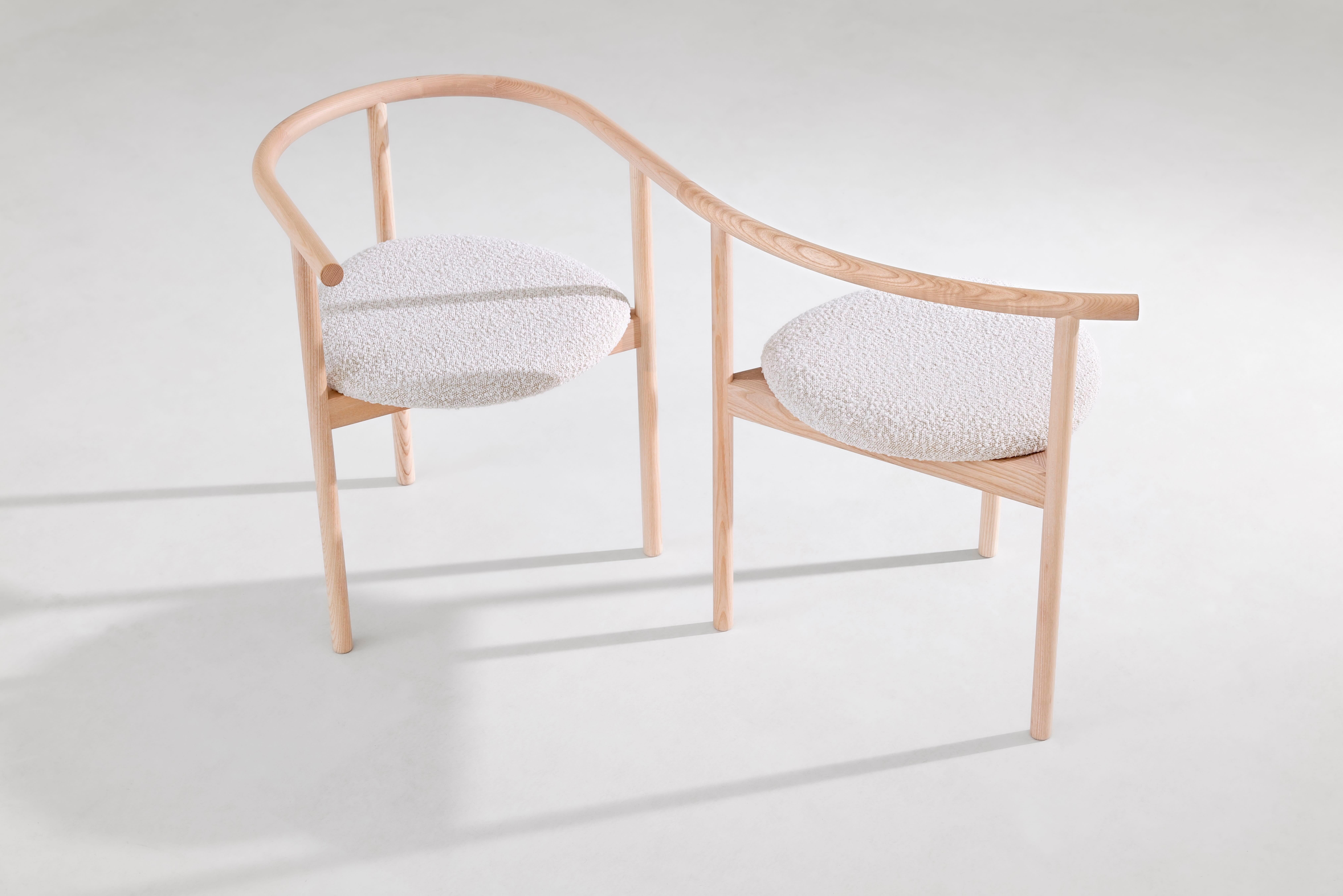 Kengo Kuma Fauteuil AITAI - Frêne massif, forme sculpturale à trois pieds en vente 4