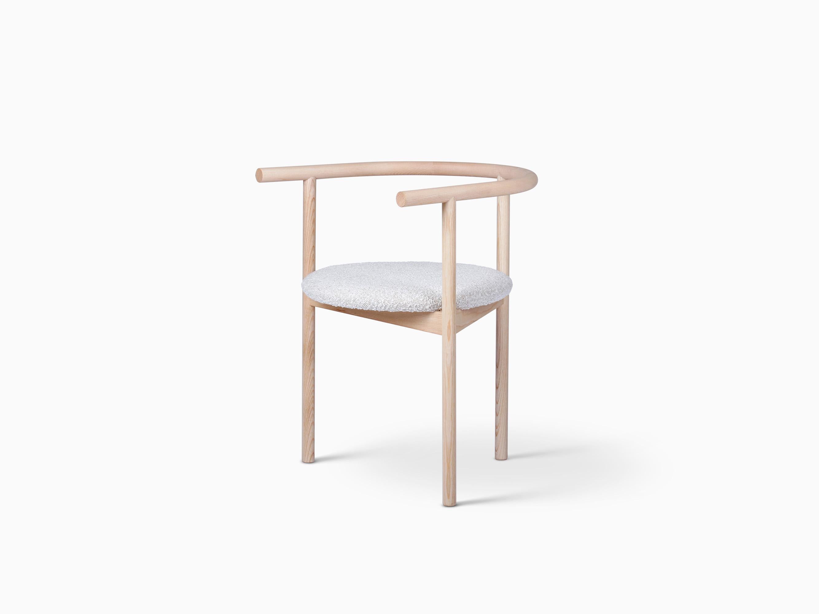 Kengo Kuma Sillón AITAI - Fresno macizo, forma escultural de tres patas Portugués en venta
