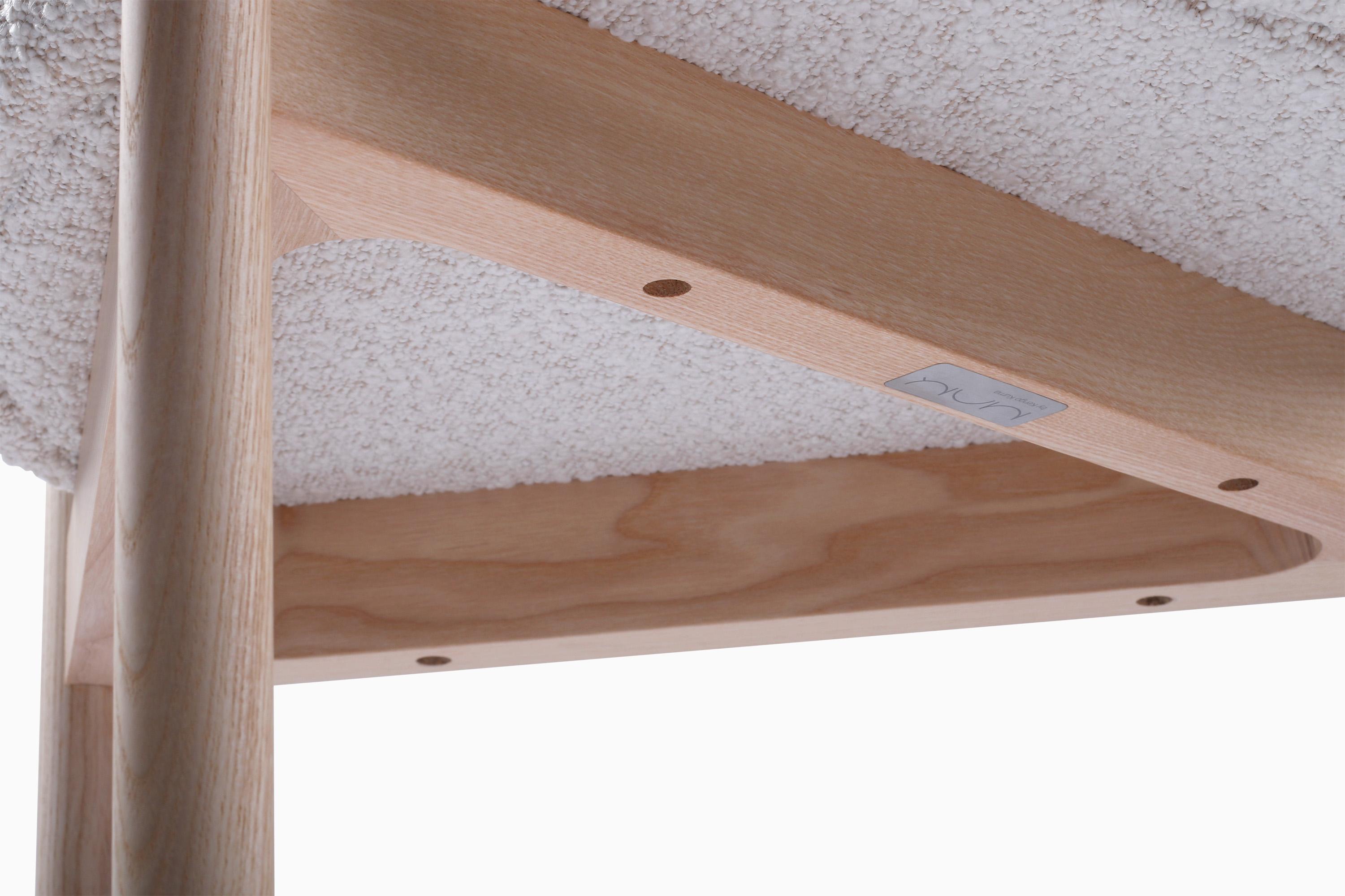 Kengo Kuma Sillón AITAI - Fresno macizo, forma escultural de tres patas Hecho a mano en venta