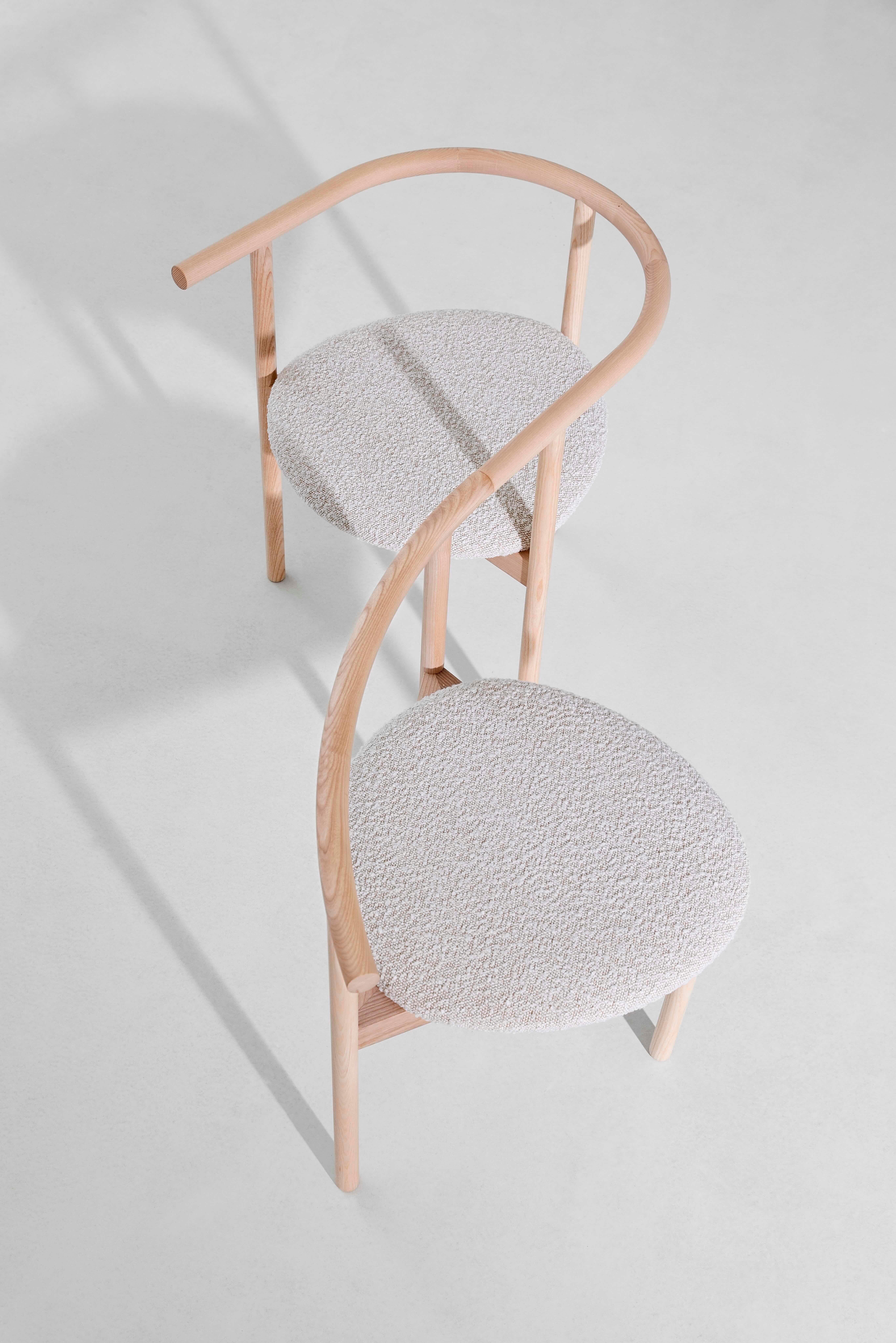 Kengo Kuma AITAI Chair - Minimalistischer, skulpturaler Sessel aus Eschenholz im Angebot 5