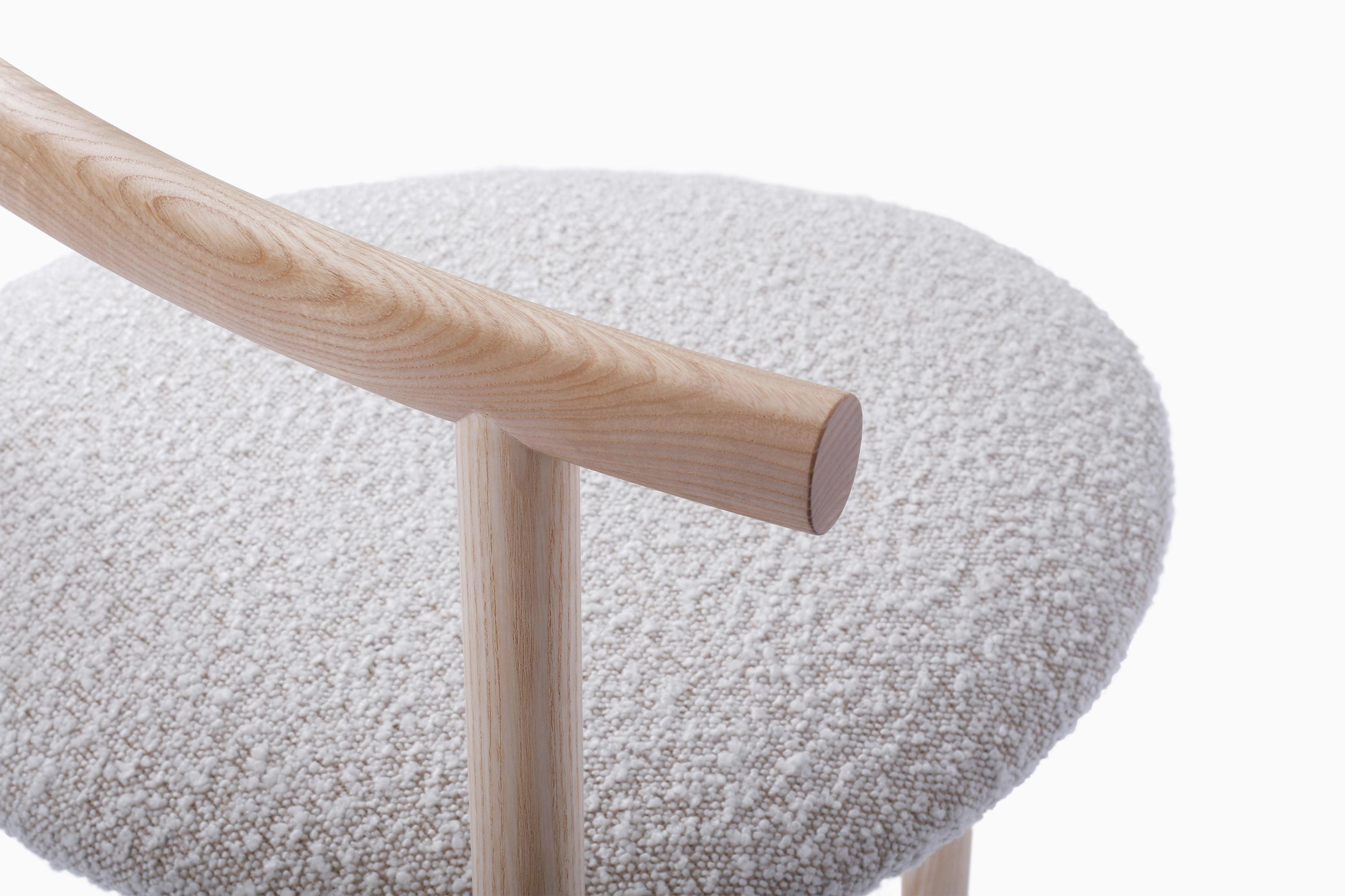 Portoghese Sedia AITAI di Kengo Kuma - Poltrona scultorea minimalista in Wood in vendita
