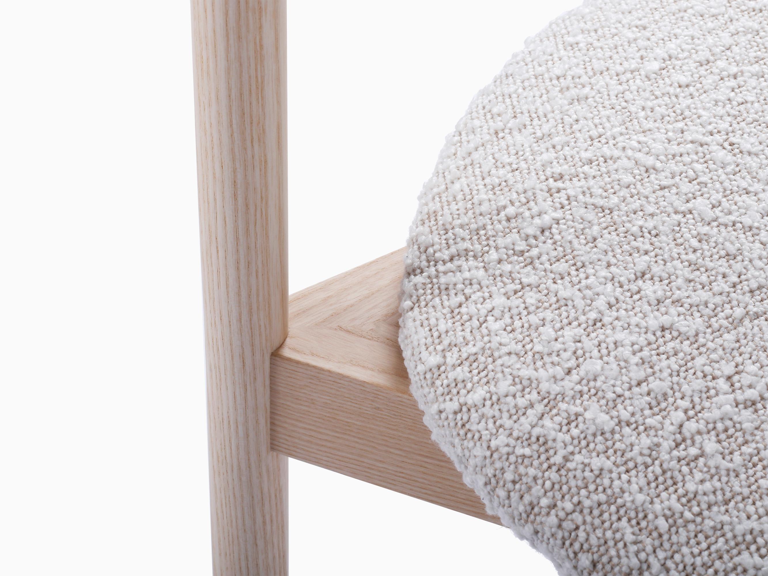 XXI secolo e contemporaneo Sedia AITAI di Kengo Kuma - Poltrona scultorea minimalista in Wood in vendita
