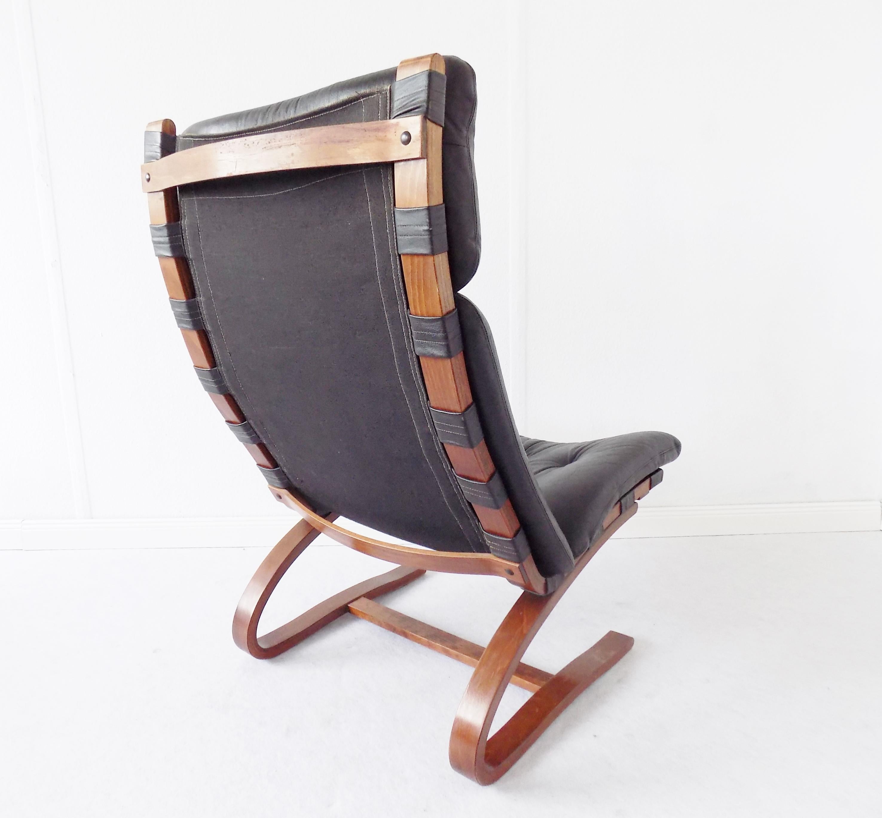 Mid-20th Century Kengu Chair by Elsa & Nordhal Solheim, Rykken, Scandinavian modern Black leather