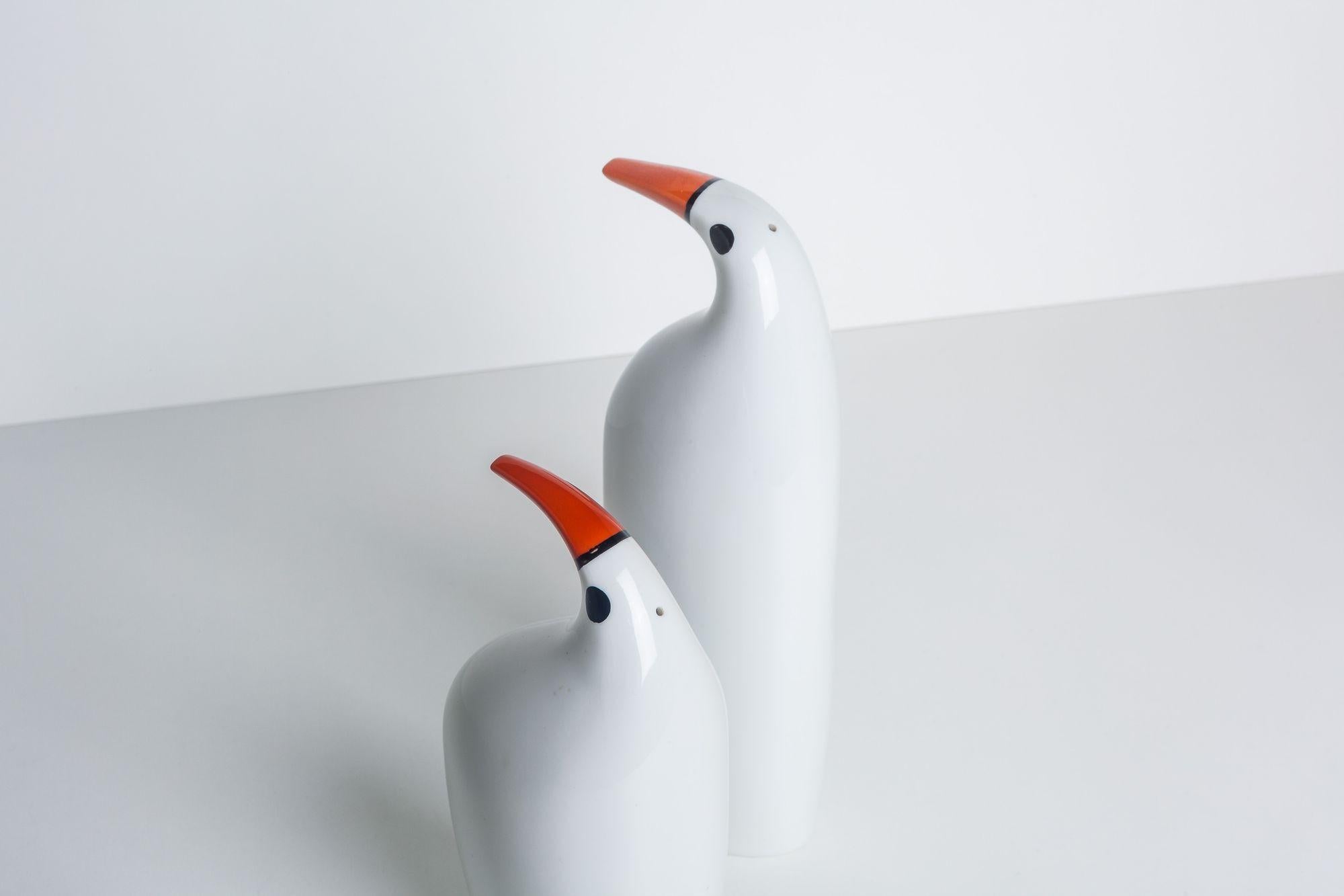 Appliqué Kenji Fujita at Lagardo Tackett Associates for Freeman-Lederman Bird Cruets For Sale