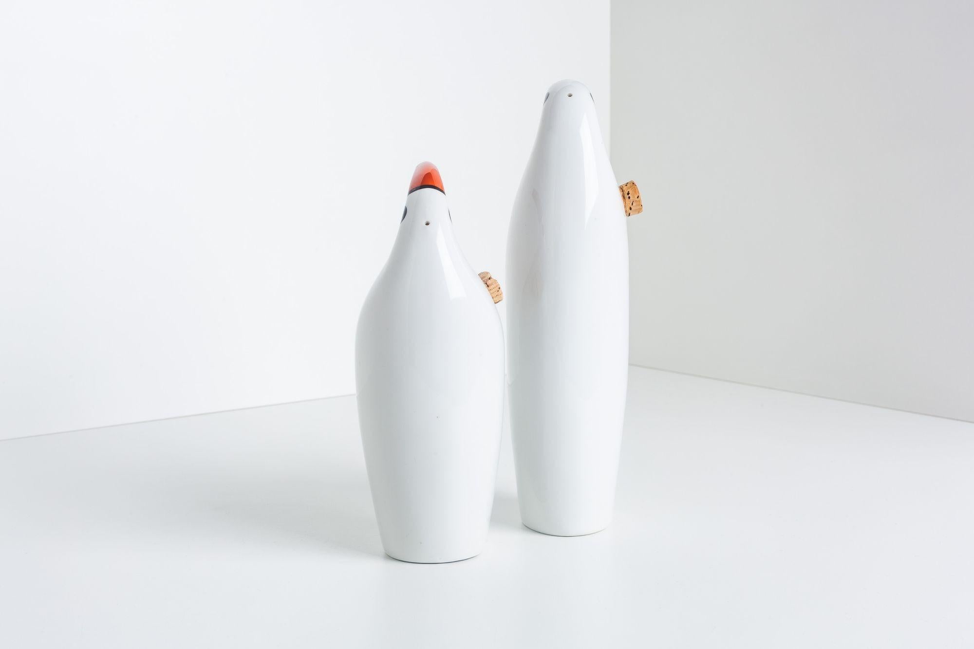 Kenji Fujita at Lagardo Tackett Associates for Freeman-Lederman Bird Cruets In Good Condition For Sale In Chicago, IL