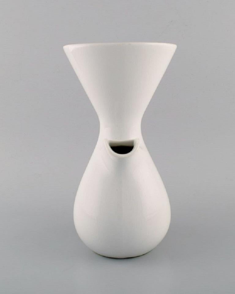 Kenji Fujita für Freeman Lederman, Großer modernistischer Krug aus weiß glasierter Keramik (Moderne der Mitte des Jahrhunderts) im Angebot