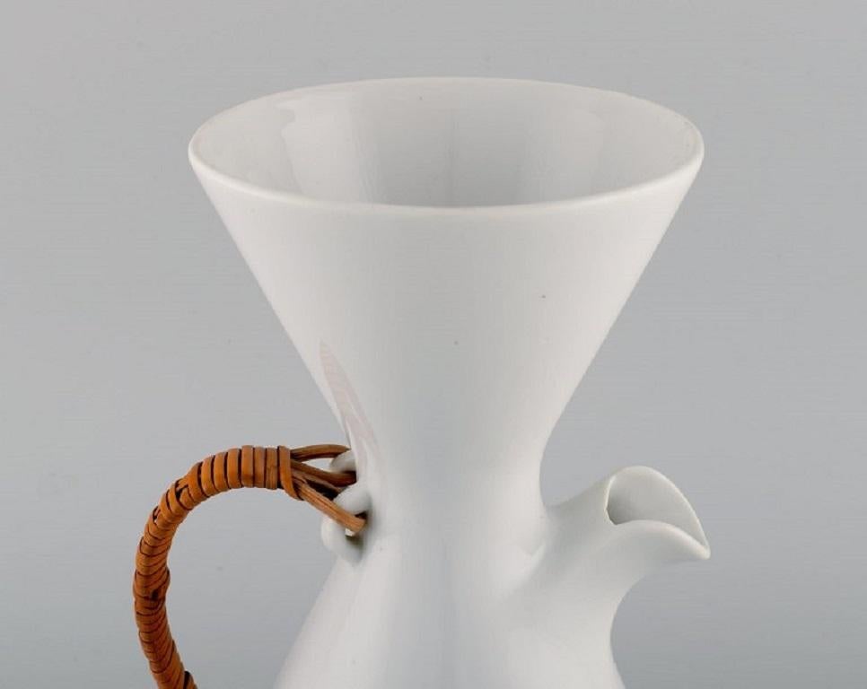 Kenji Fujita für Freeman Lederman, Großer modernistischer Krug aus weiß glasierter Keramik (amerikanisch) im Angebot