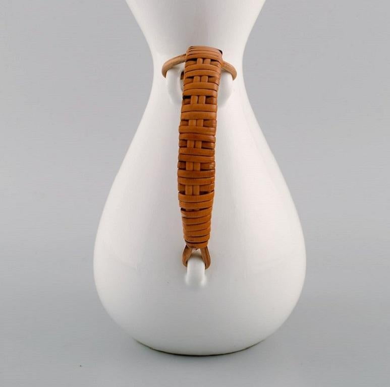 Kenji Fujita für Freeman Lederman, Großer modernistischer Krug aus weiß glasierter Keramik (Glasiert) im Angebot