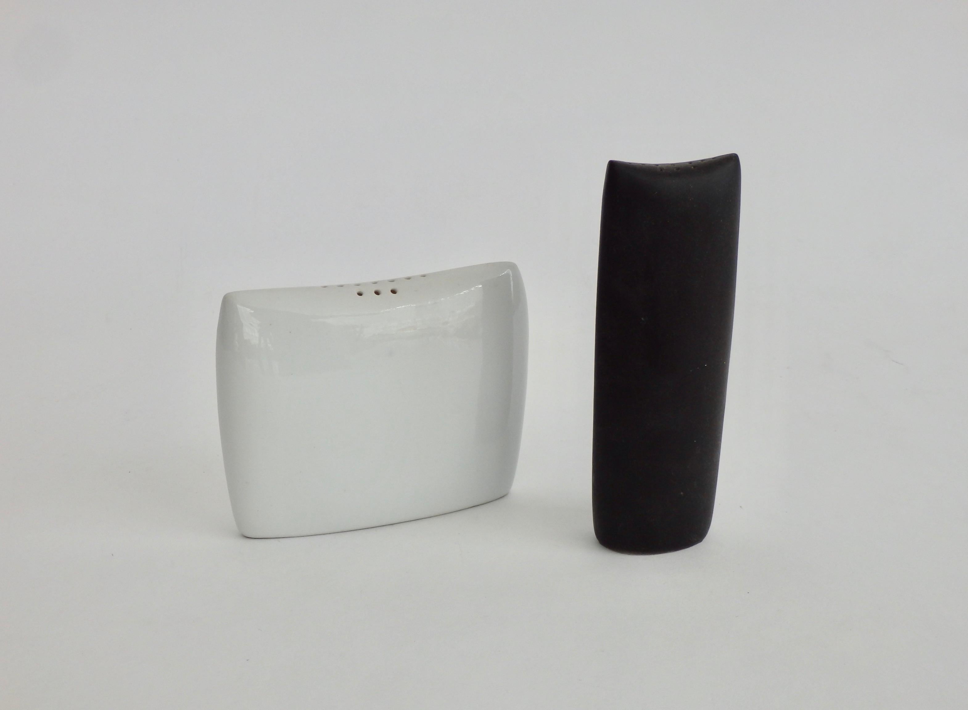 Hand-Crafted Kenji Fujita for Freeman Lederman Tackett Salt and Pepper Shakers Japan For Sale