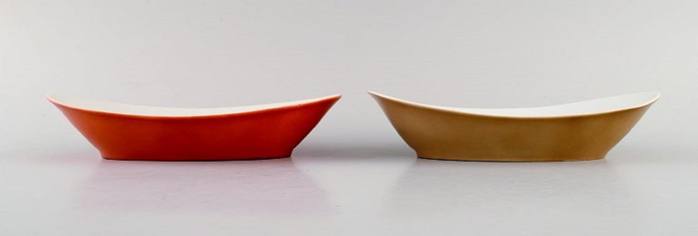 Kenji Fujita for Tackett Associates. Three bowls in porcelain. Dated 1953-56.
Largest measures: 21 x 5 cm.
In excellent condition.
Stamped.