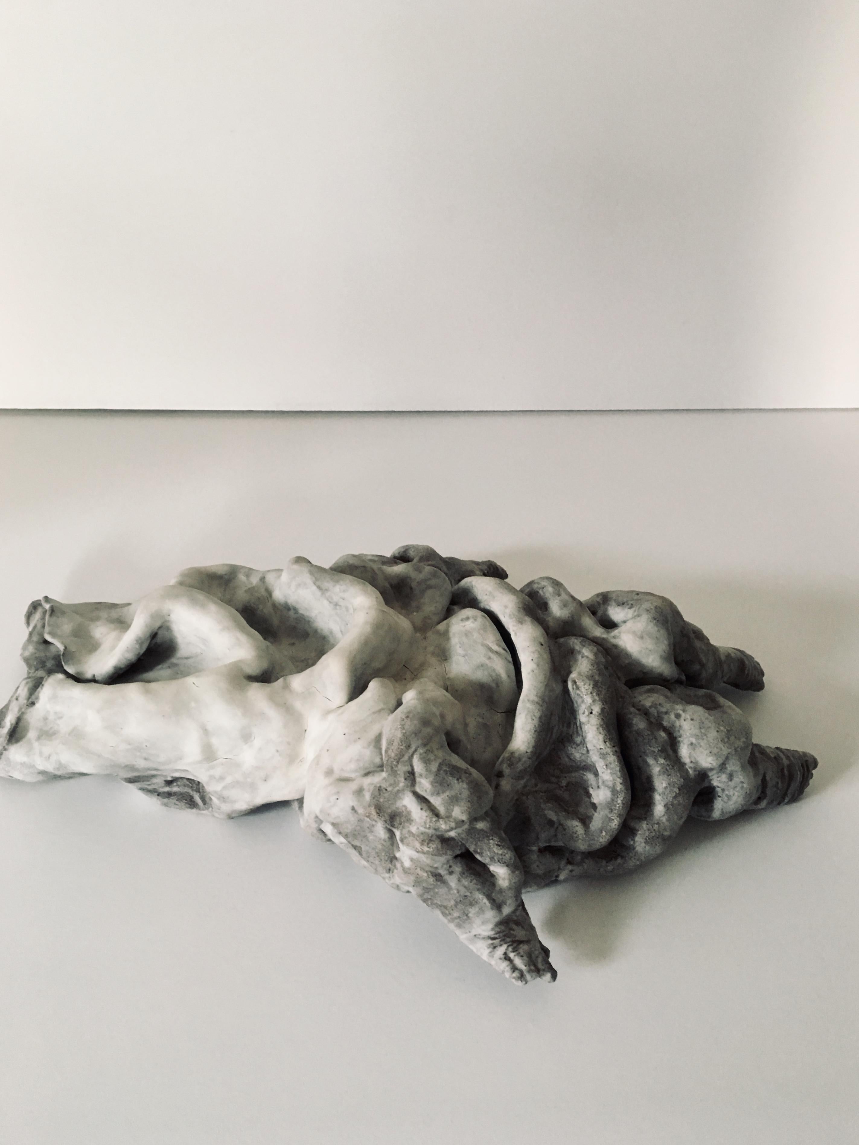 Ceramic figure lying down, sculpture: Figurative 'Wasted' - Gray Figurative Sculpture by Kenjiro Kitade