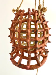 Grande scultura da appendere in ceramica: Sotto controllo'