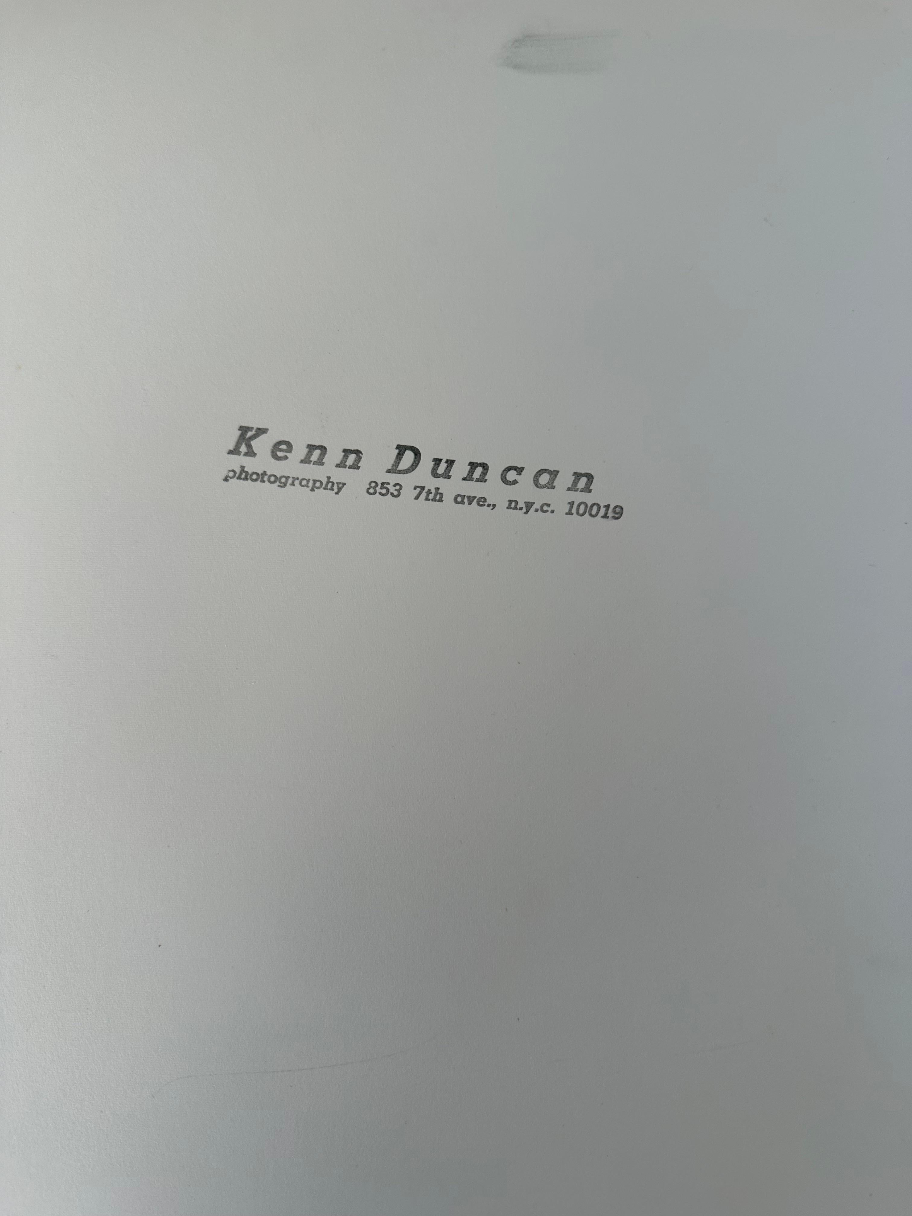 1970er Foto Männliches Modell (Amerikanischer Realismus), Photograph, von Kenn Duncan