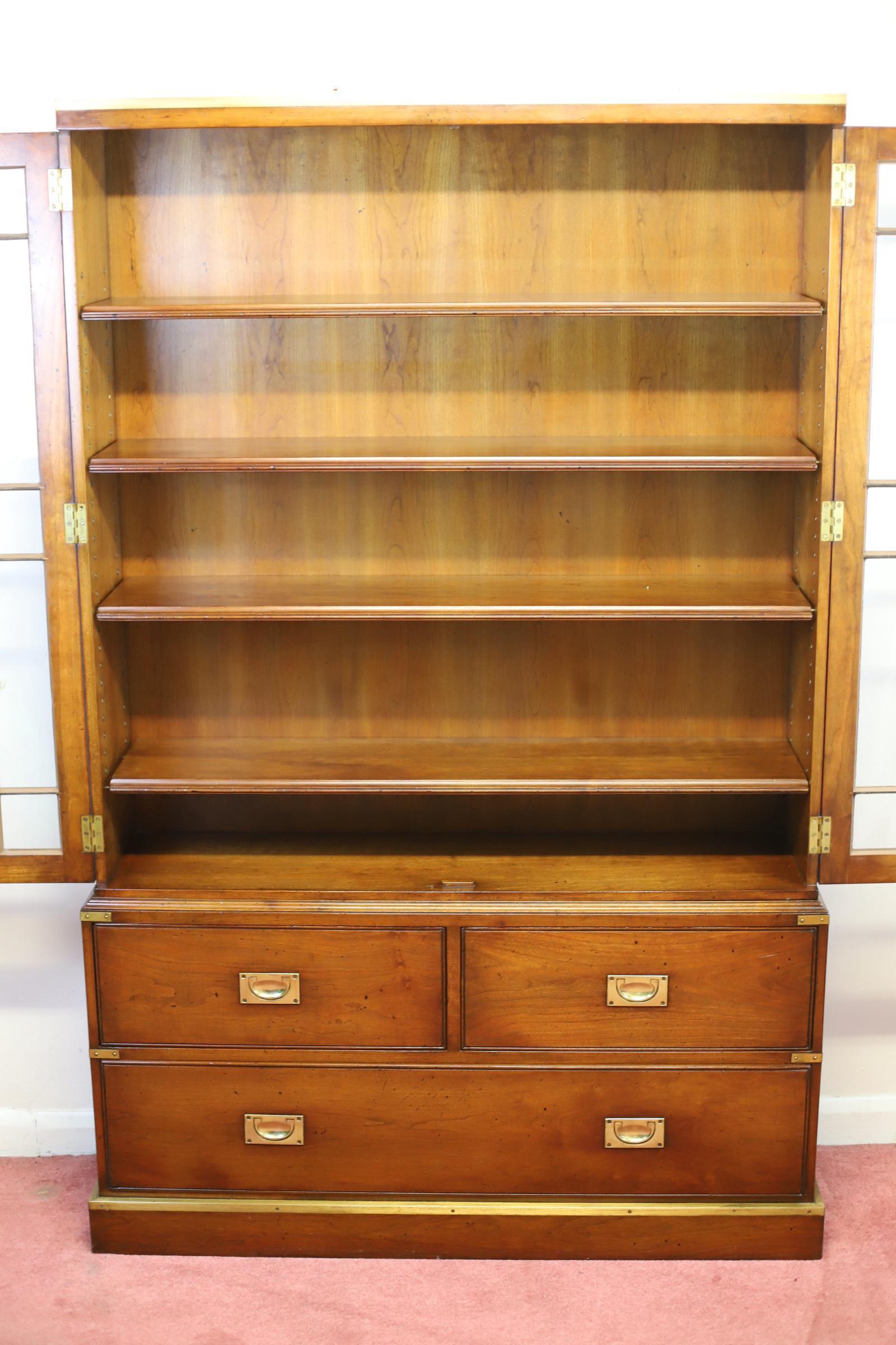 Kennedy Of Ipswich , Lovely Walnut And Brass Military Campaign Bookcase For Sale 11