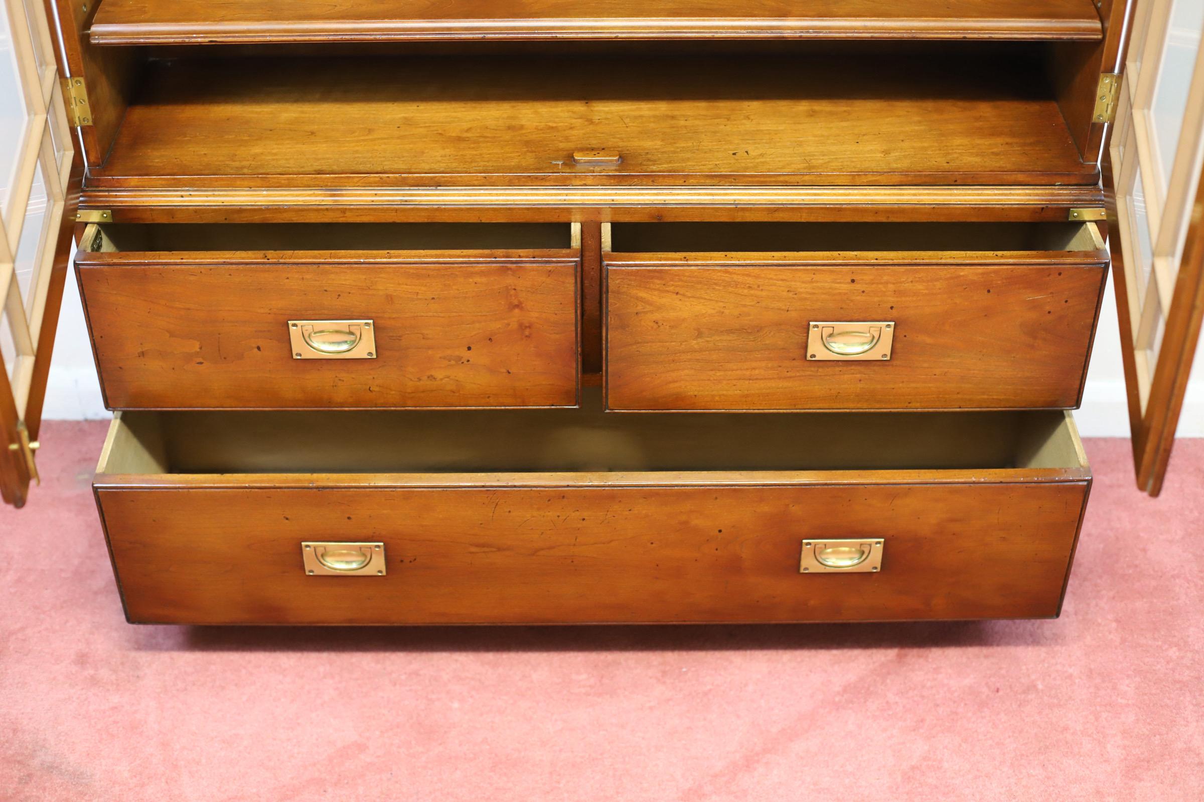 Kennedy Of Ipswich , Lovely Walnut And Brass Military Campaign Bookcase For Sale 2