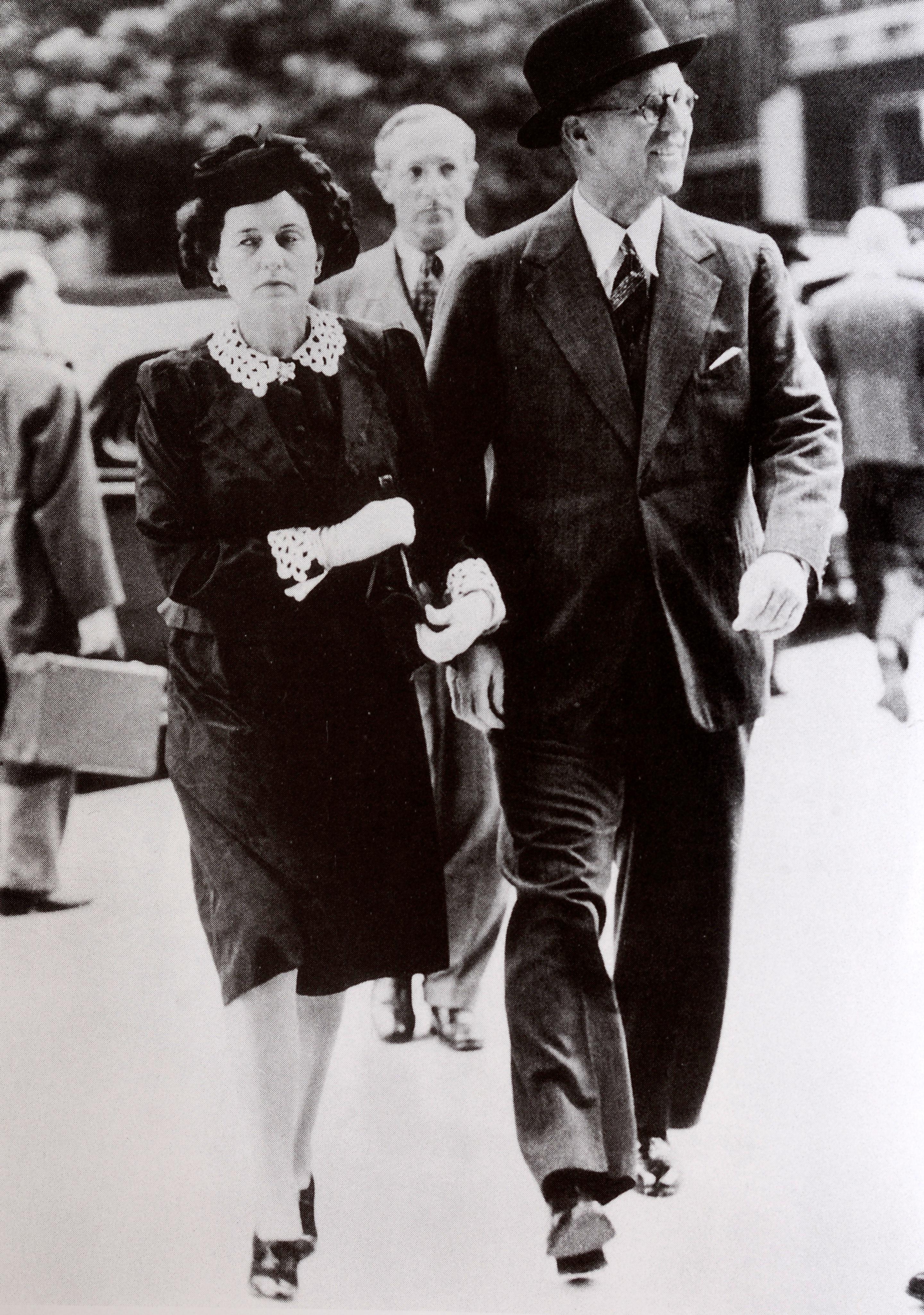 Kennedys Amidst the Gathering Storm : A 1000 Days in London, 1938-1940, signé   en vente 6