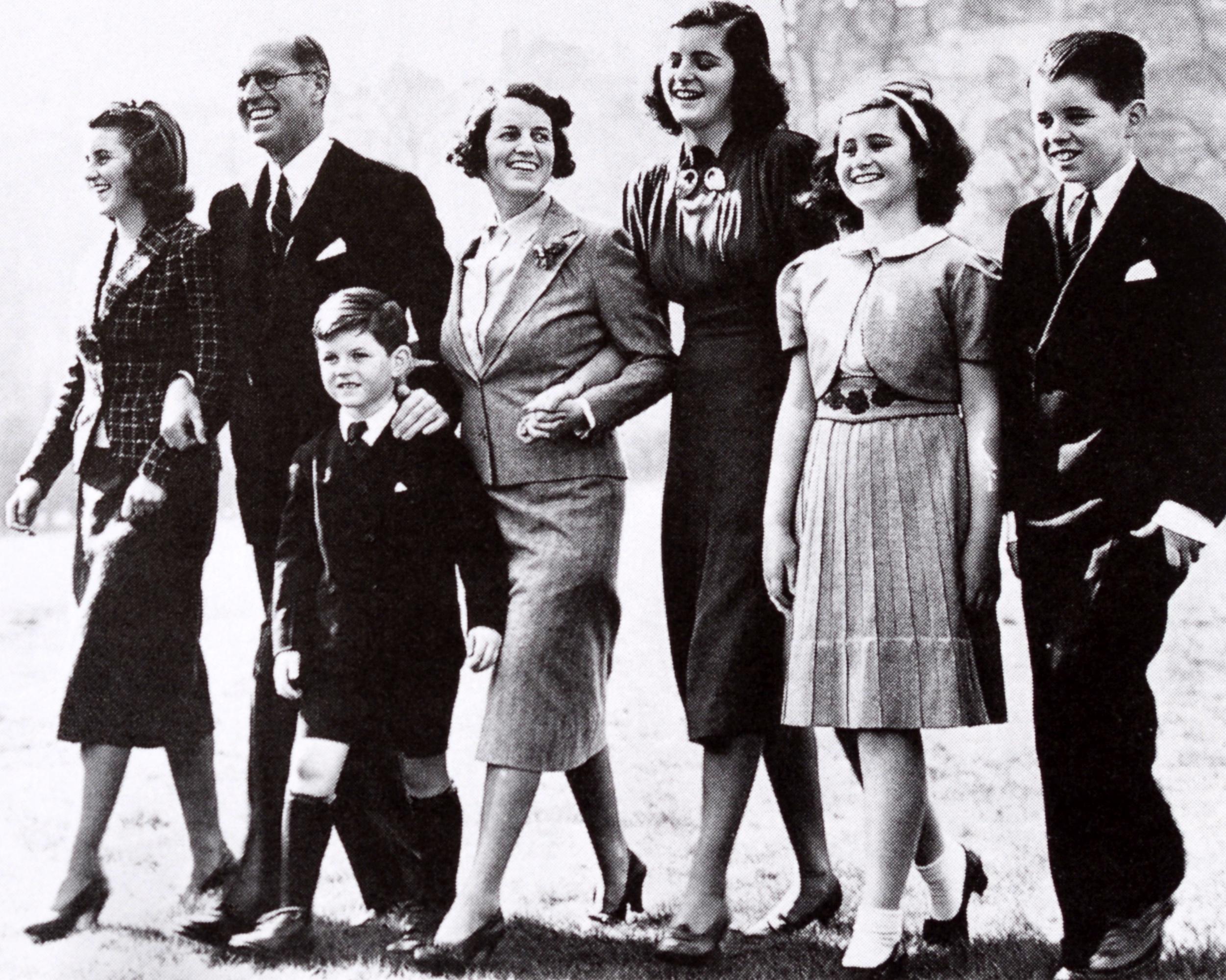 Kennedys Amidst the Gathering Storm : A 1000 Days in London, 1938-1940, signé   en vente 12