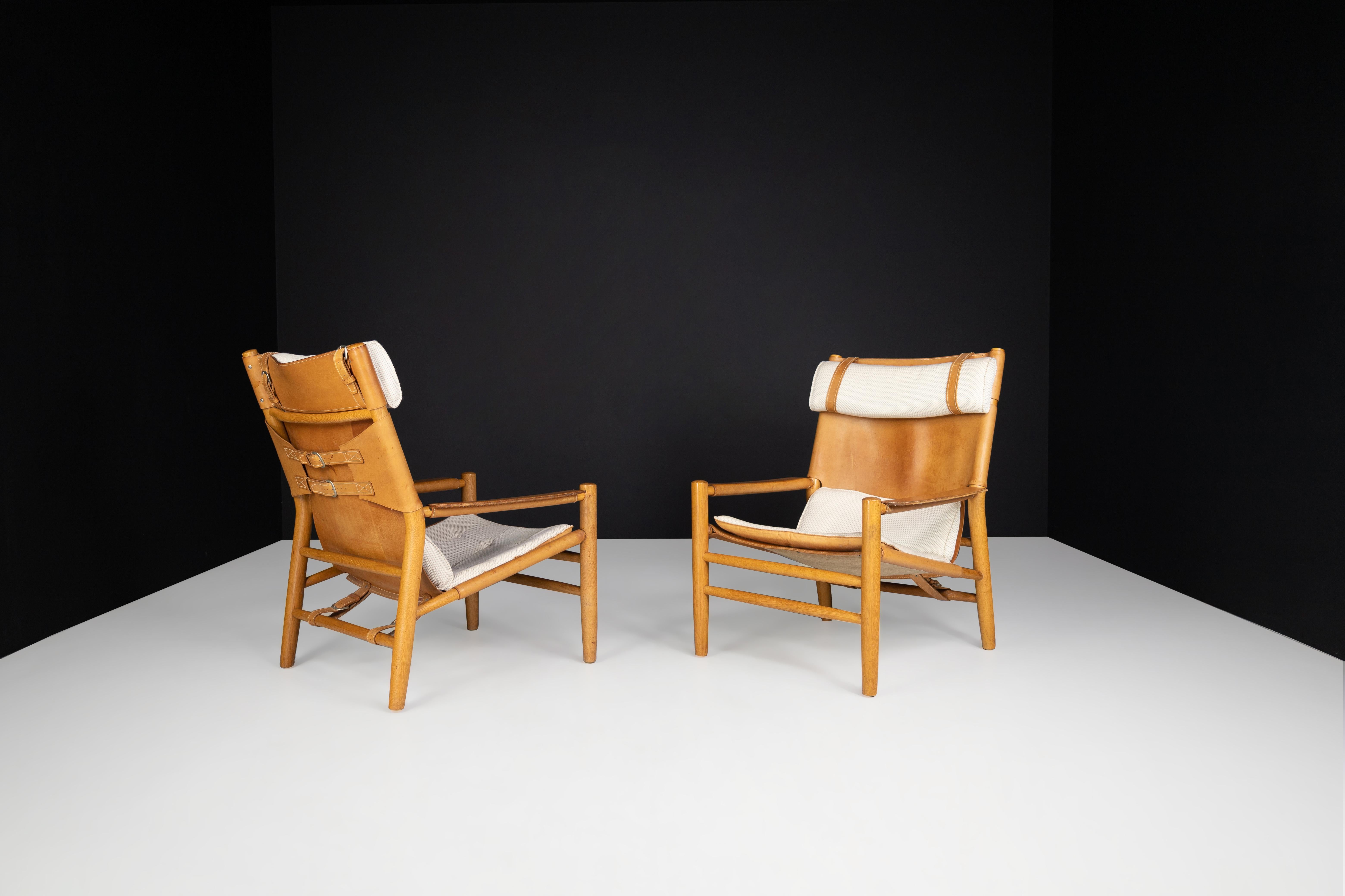 Kenneth Bergenblad for DUX 'Dormi' Leather and Oak Lounge Chairs, Sweden 1970s   In Good Condition In Almelo, NL