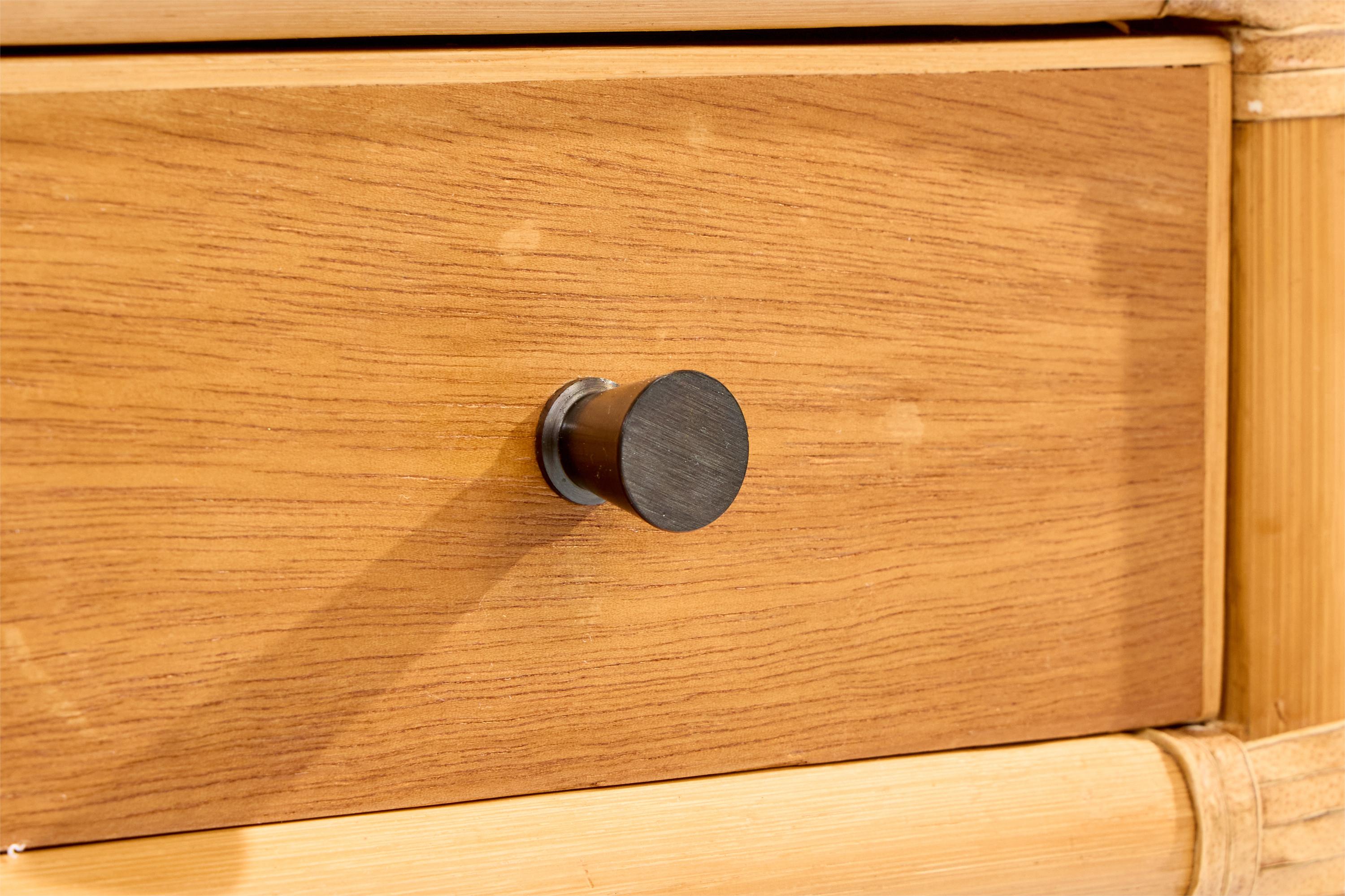 Kenneth Bergenblad, Comodini, bambù, legno, rattan, ottone, Svezia, 1976 in vendita 3