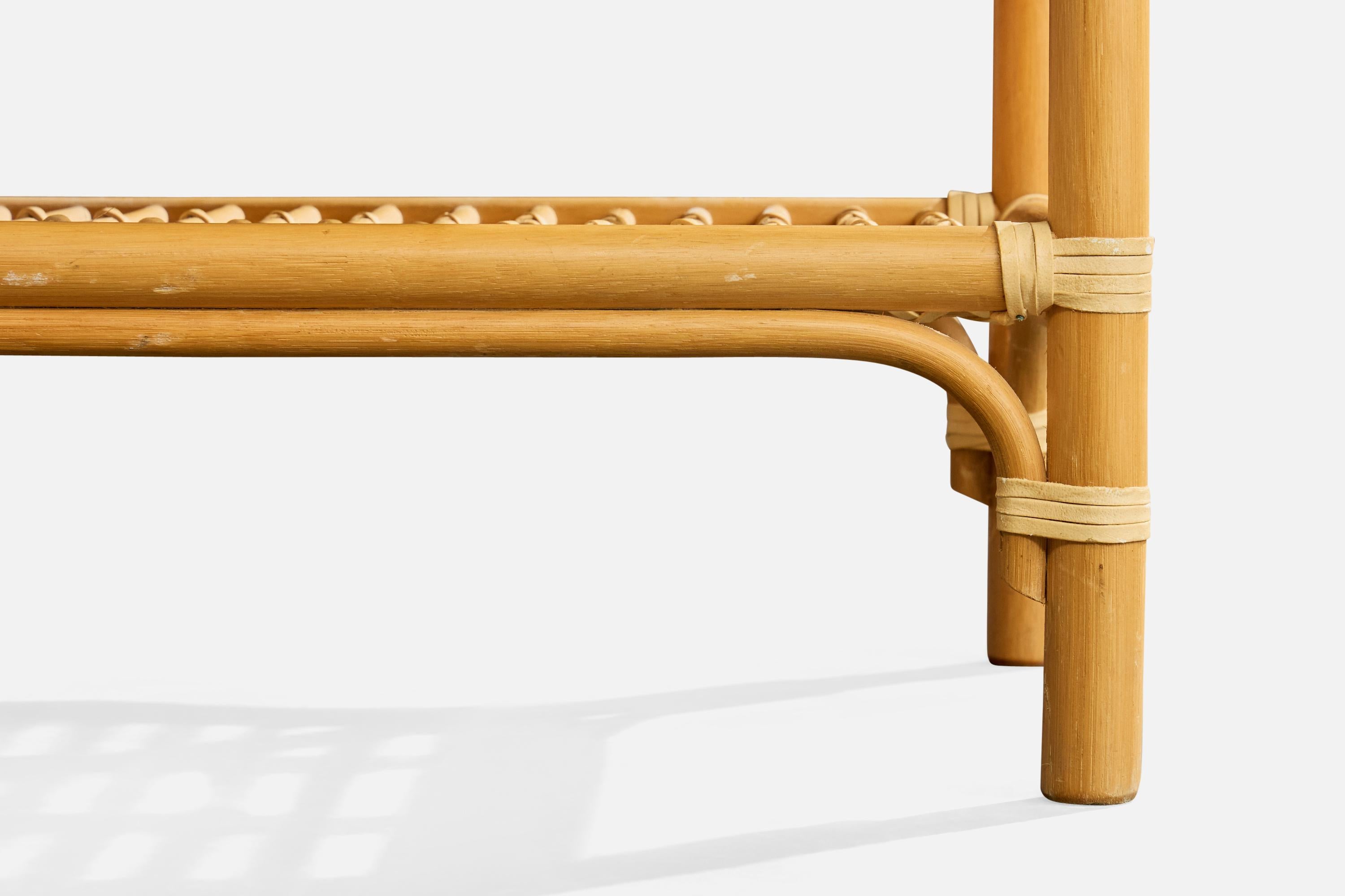 Kenneth Bergenblad, Comodini, bambù, legno, rattan, ottone, Svezia, 1976 in vendita 3