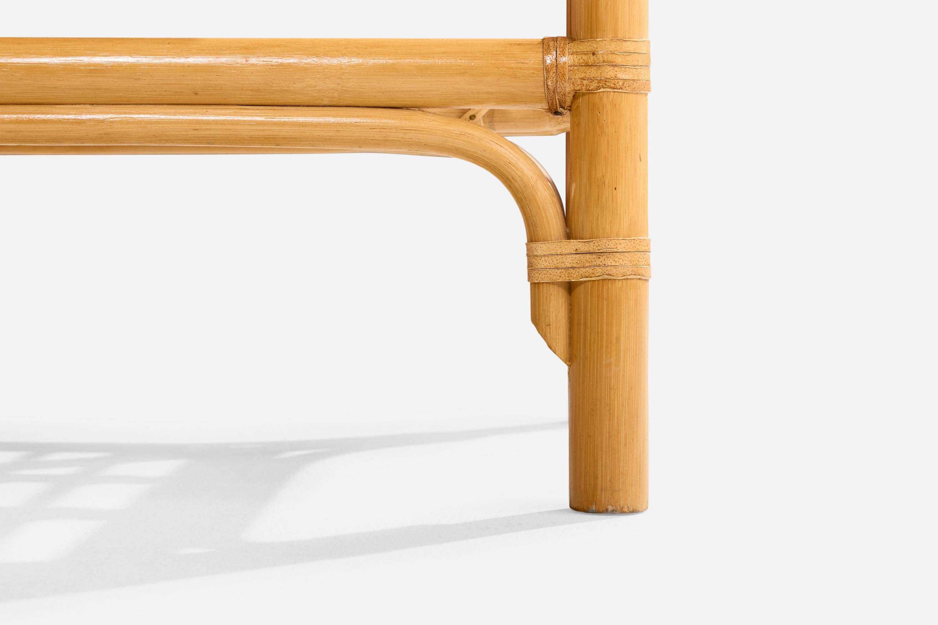 Kenneth Bergenblad, Comodini, bambù, legno, rattan, ottone, Svezia, 1976 in vendita 4