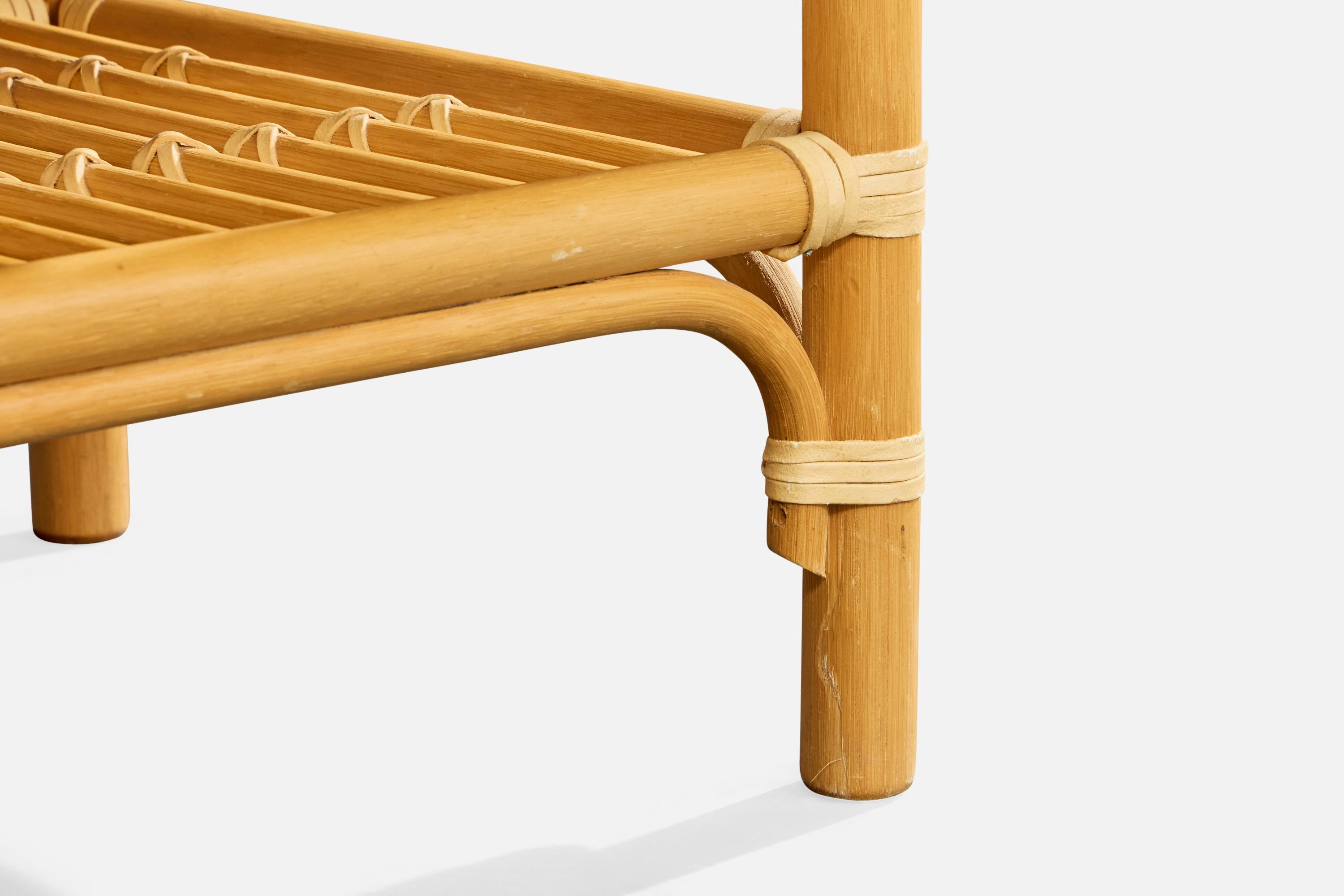 Kenneth Bergenblad, Comodini, bambù, legno, rattan, ottone, Svezia, 1976 in vendita 4