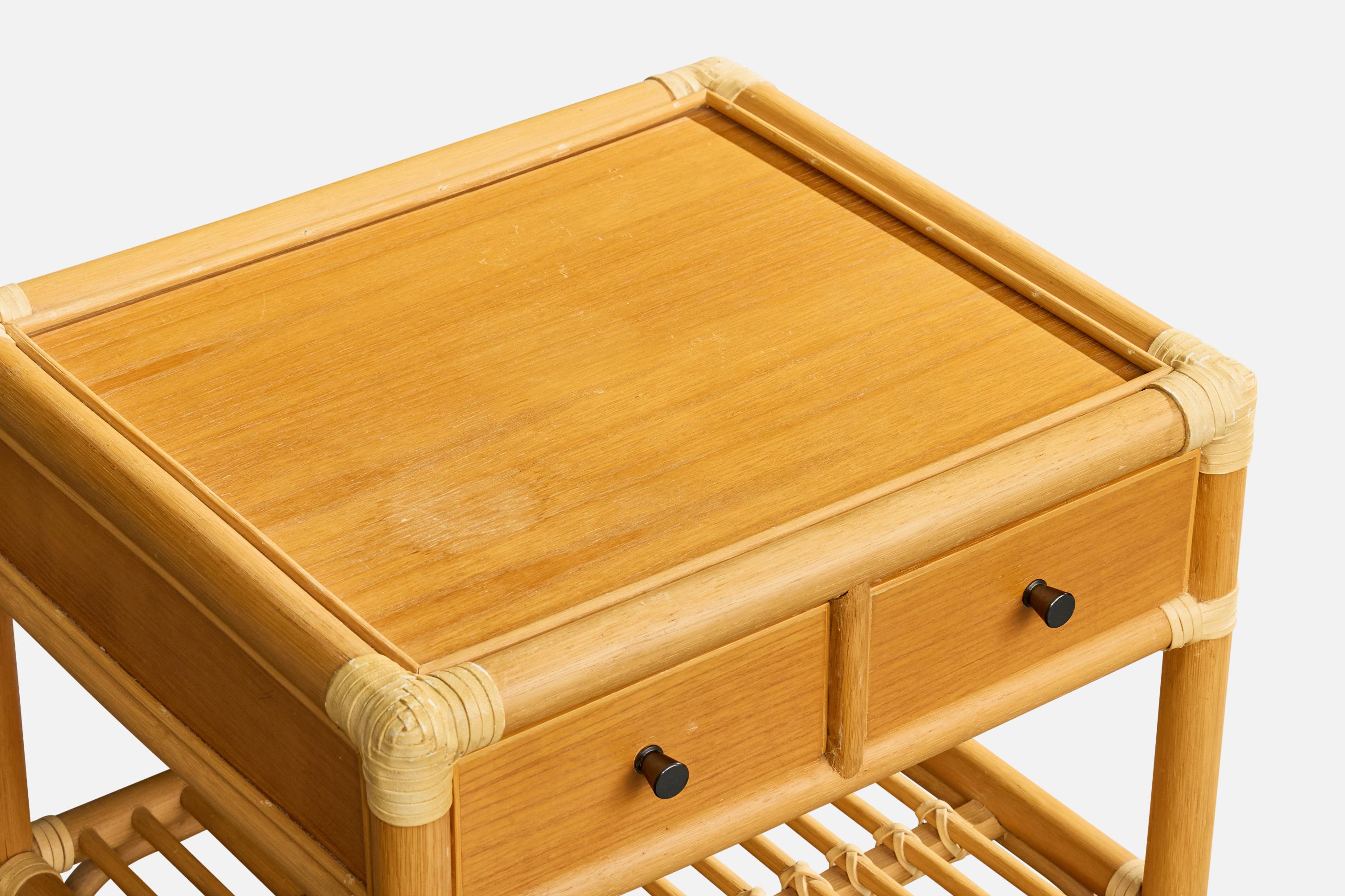 Kenneth Bergenblad, Comodini, bambù, legno, rattan, ottone, Svezia, 1976 in vendita 5