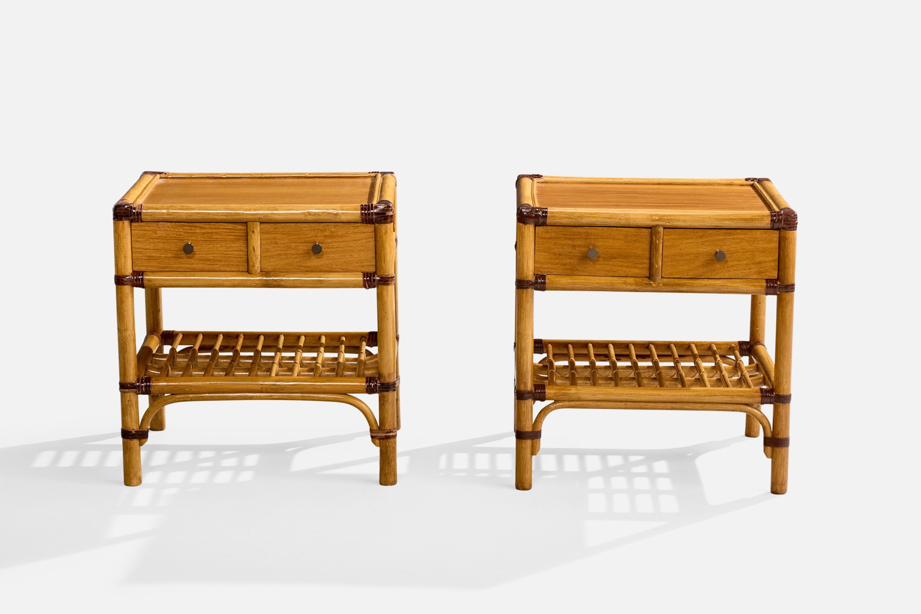 Mid-Century moderno Kenneth Bergenblad, Comodini, bambù, legno, rattan, ottone, Svezia, 1976 in vendita