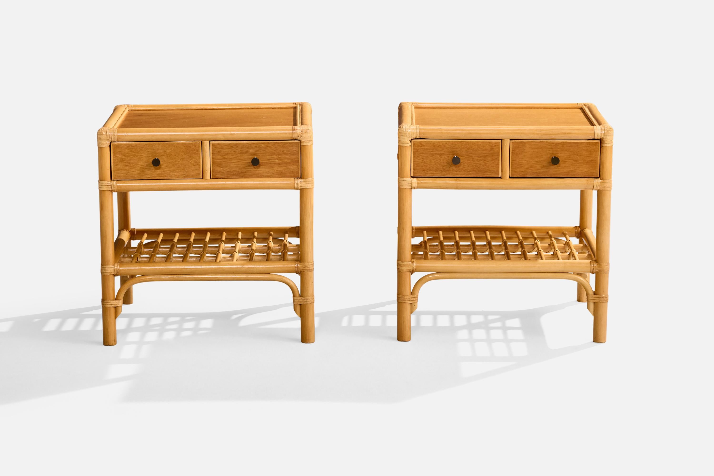 Mid-Century moderno Kenneth Bergenblad, Comodini, bambù, legno, rattan, ottone, Svezia, 1976 in vendita