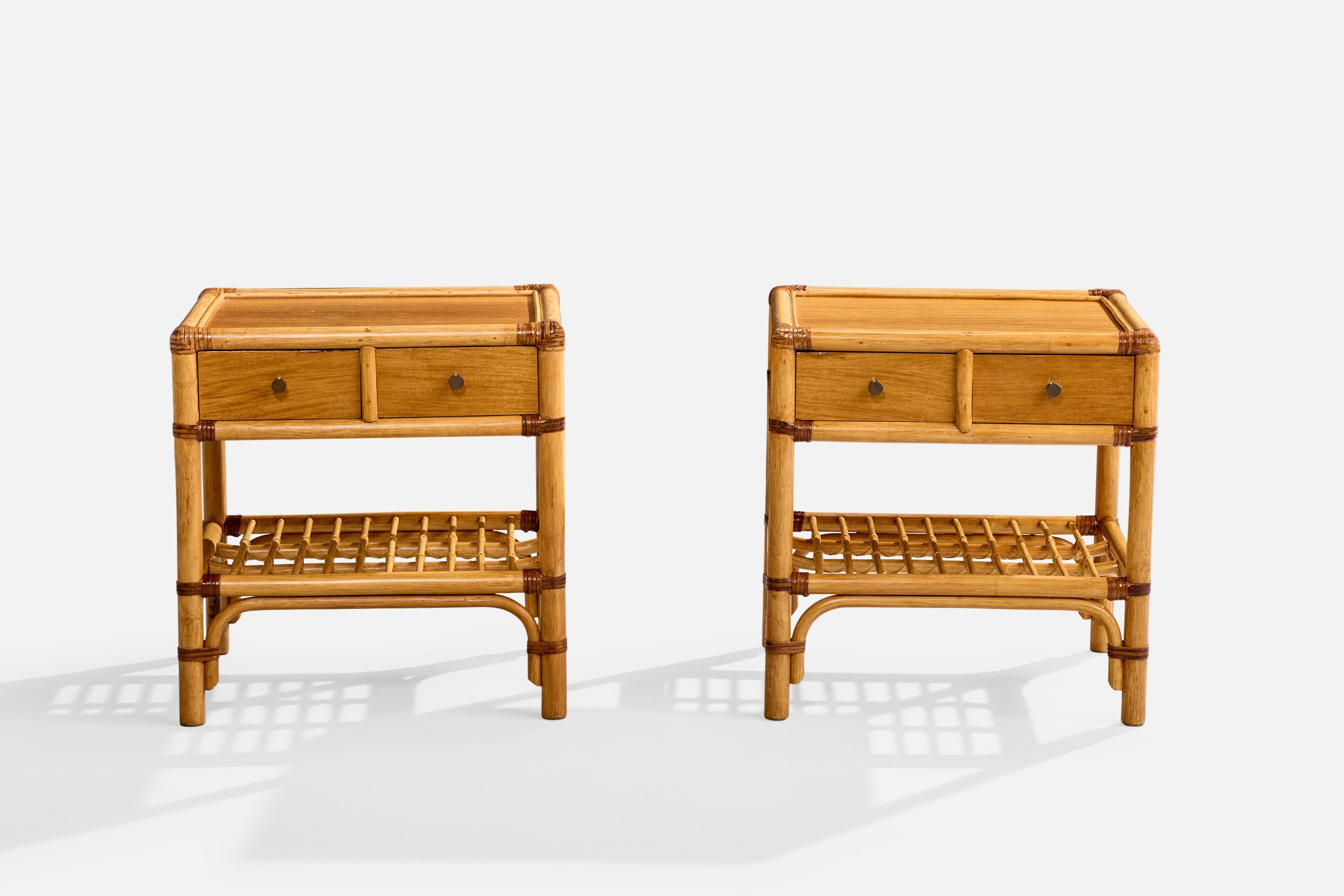 Mid-Century moderno Kenneth Bergenblad, Comodini, bambù, legno, rattan, ottone, Svezia, 1976 in vendita